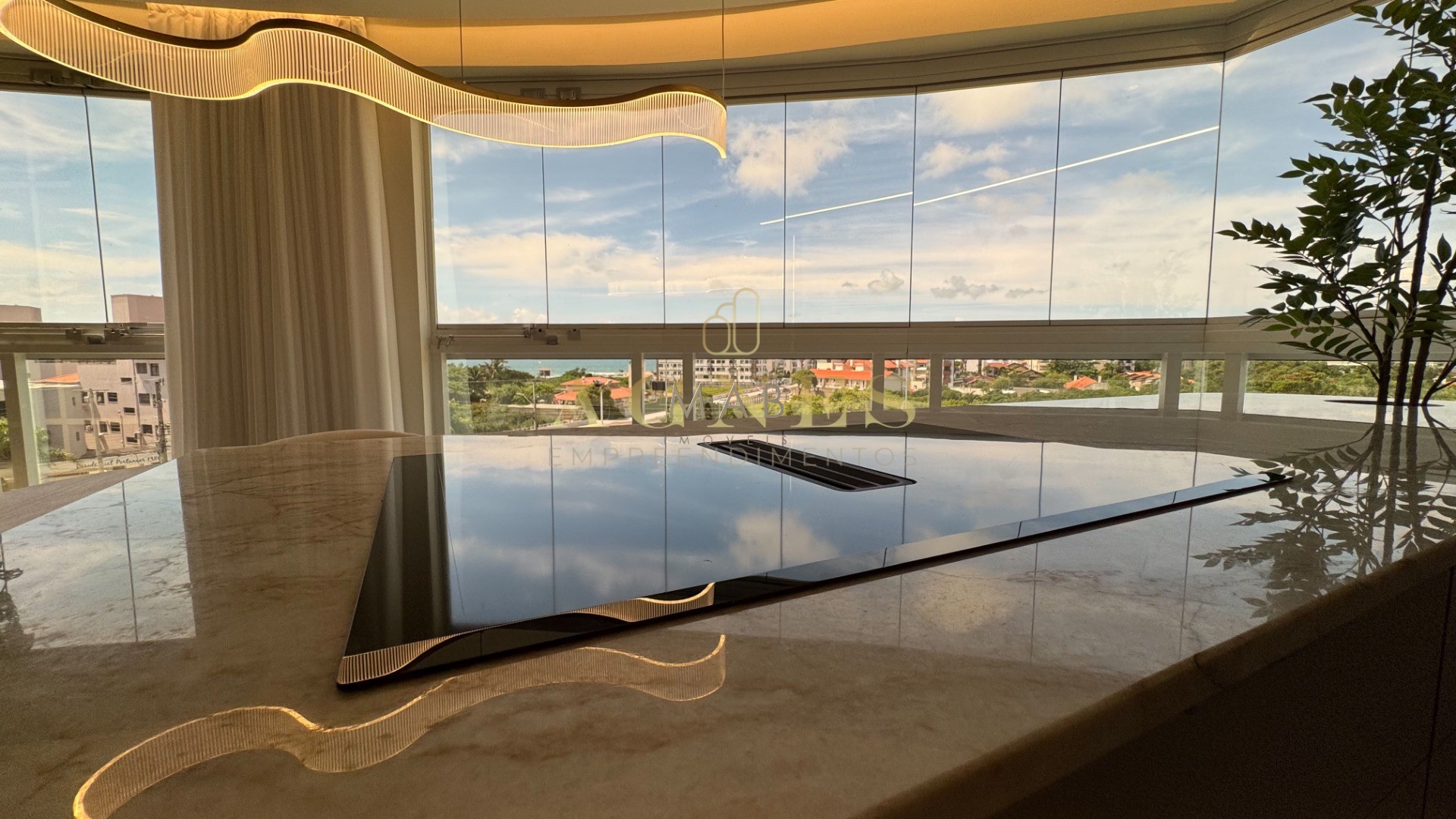 Lindo Apartamento à VENDA, VISTA MAR, a apenas 120 metros do MAR, na deslumbrante praia dos Ingleses - Florianópolis SC!