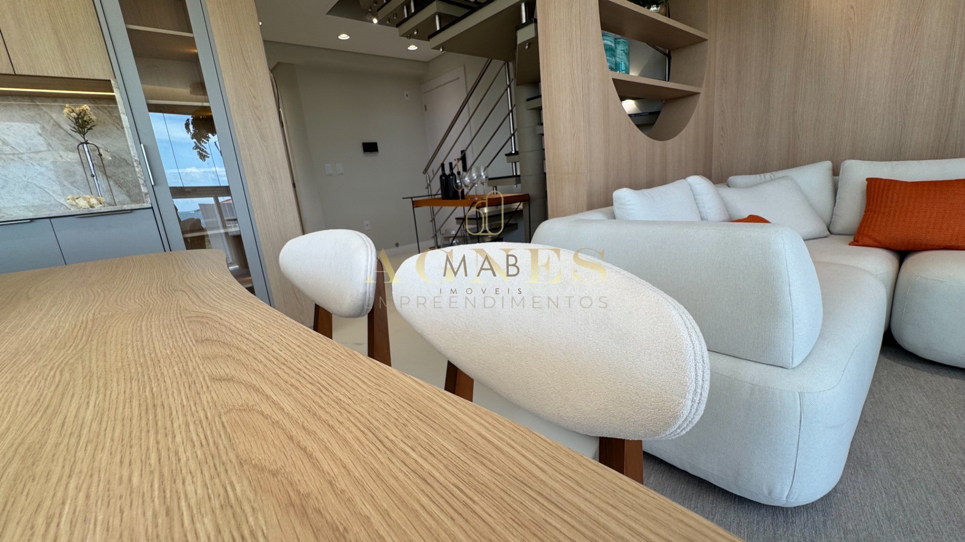 Lindo Apartamento à VENDA, VISTA MAR, a apenas 120 metros do MAR, na deslumbrante praia dos Ingleses - Florianópolis SC!