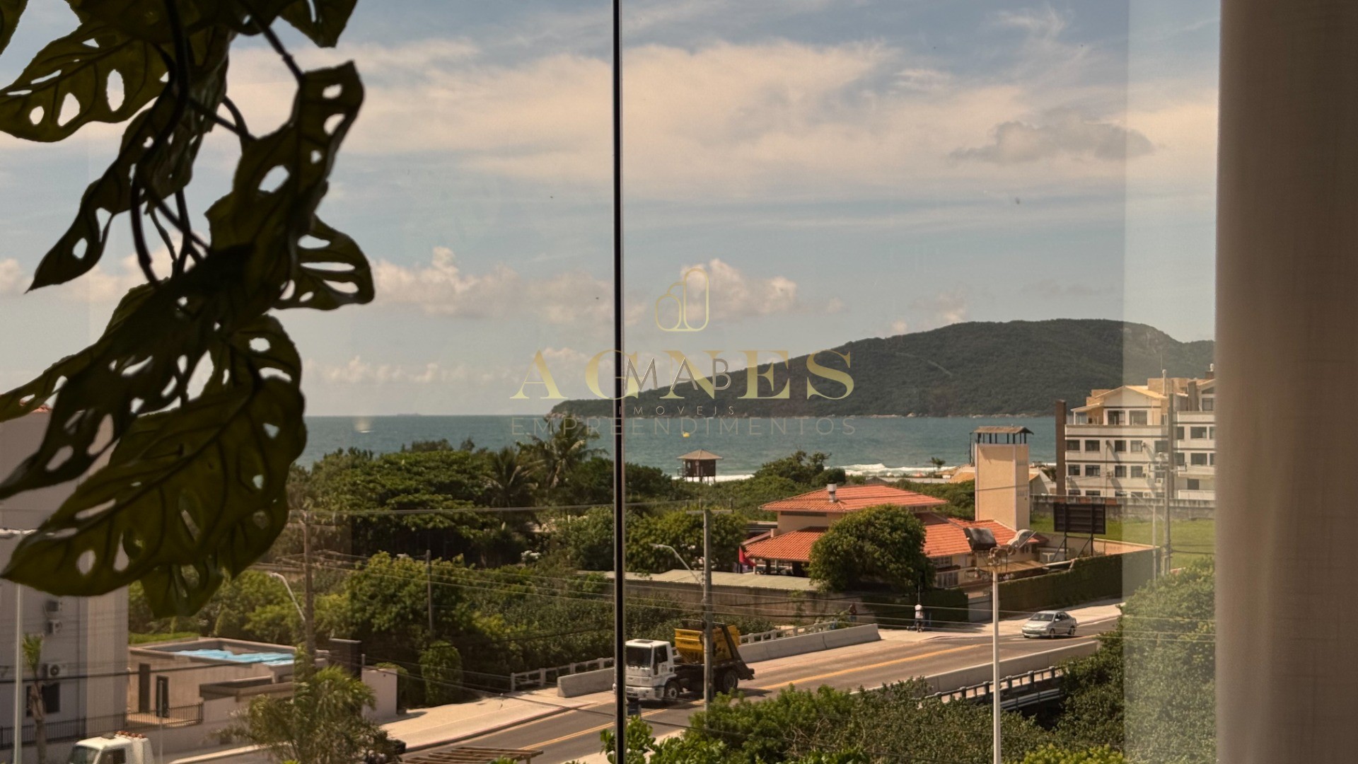 Lindo Apartamento à VENDA, VISTA MAR, a apenas 120 metros do MAR, na deslumbrante praia dos Ingleses - Florianópolis SC!
