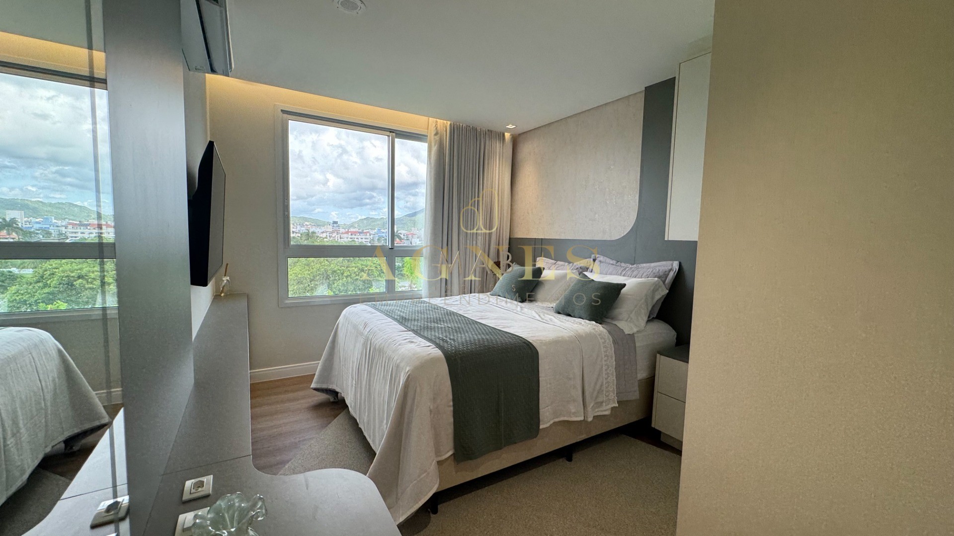 Lindo Apartamento à VENDA, VISTA MAR, a apenas 120 metros do MAR, na deslumbrante praia dos Ingleses - Florianópolis SC!