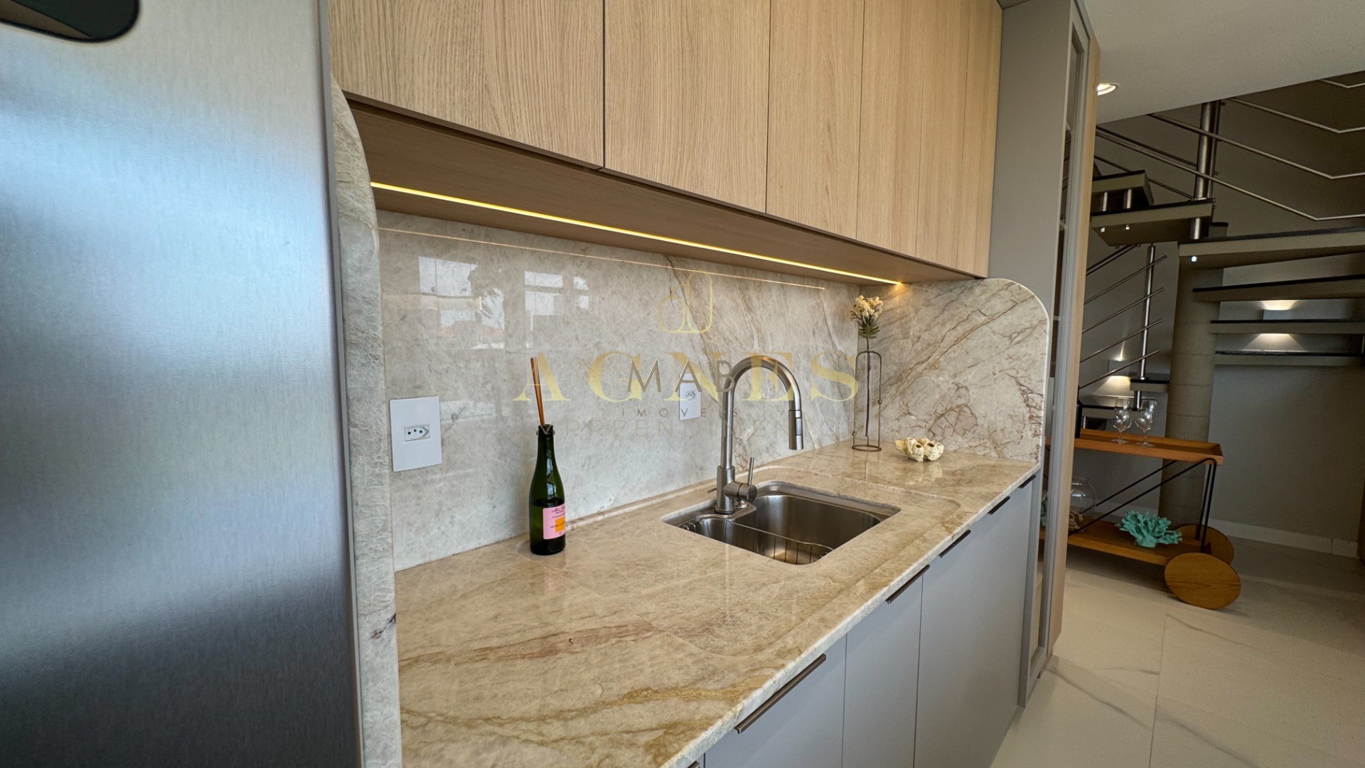 Lindo Apartamento à VENDA, VISTA MAR, a apenas 120 metros do MAR, na deslumbrante praia dos Ingleses - Florianópolis SC!