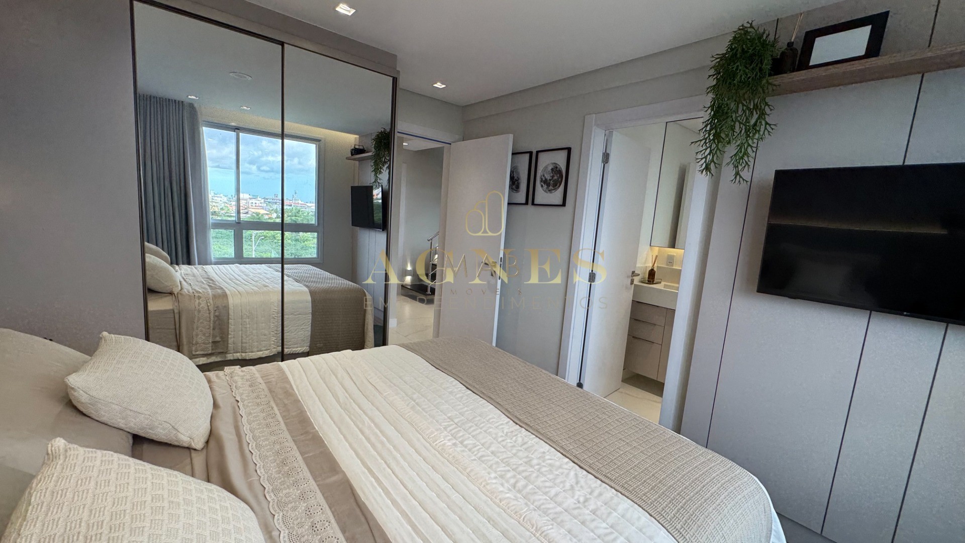 Lindo Apartamento à VENDA, VISTA MAR, a apenas 120 metros do MAR, na deslumbrante praia dos Ingleses - Florianópolis SC!