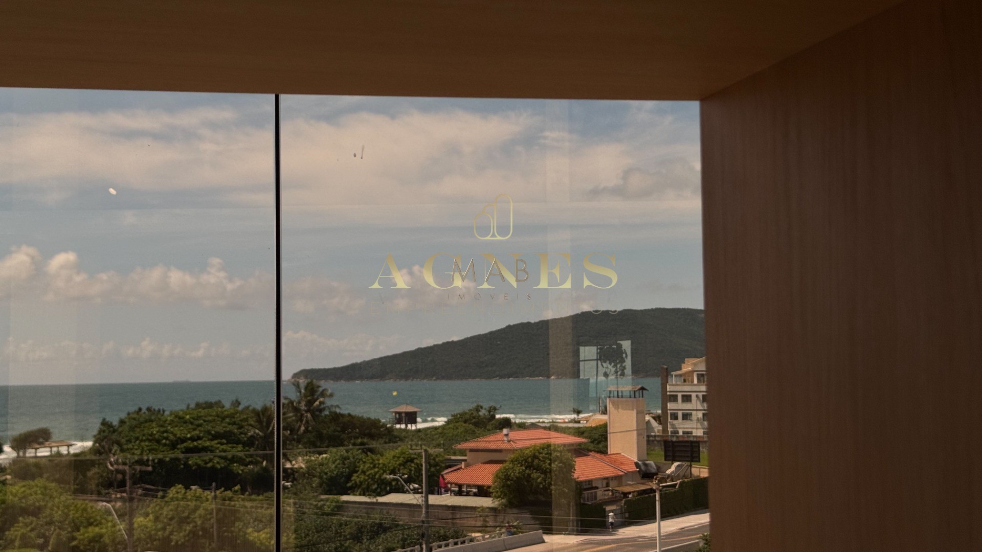 Lindo Apartamento à VENDA, VISTA MAR, a apenas 120 metros do MAR, na deslumbrante praia dos Ingleses - Florianópolis SC!