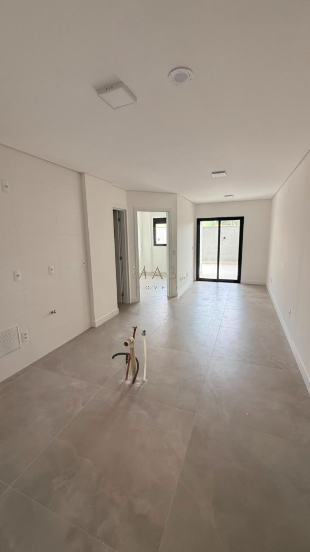 Apartamento Térreo à Venda com 1 Dormitório, no Saint Humbert Residence, a 80 metros da Praia dos Ingleses, Florianópolis/SC!
