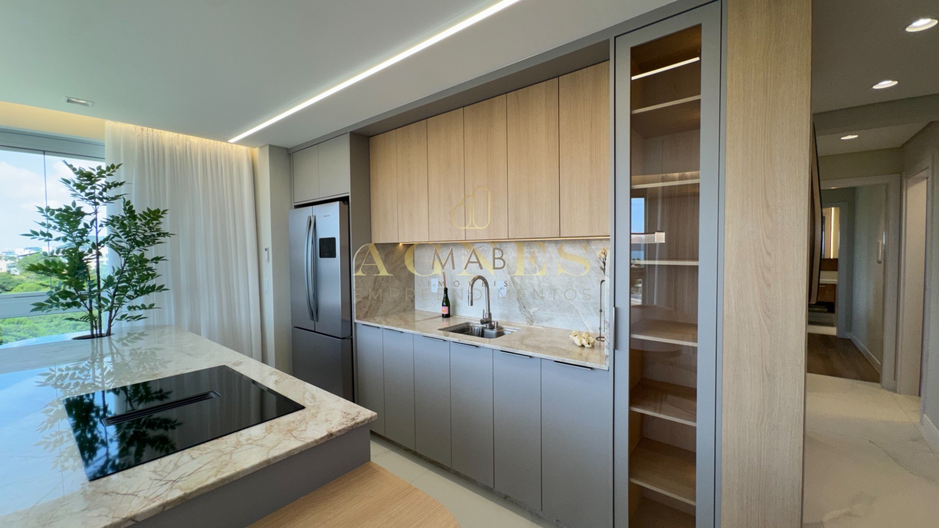 Lindo Apartamento à VENDA, VISTA MAR, a apenas 120 metros do MAR, na deslumbrante praia dos Ingleses - Florianópolis SC!