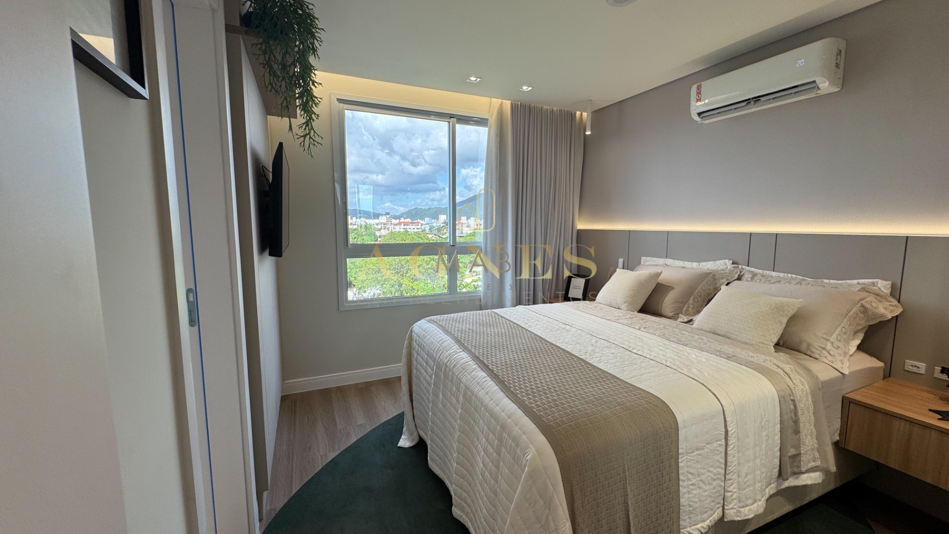Lindo Apartamento à VENDA, VISTA MAR, a apenas 120 metros do MAR, na deslumbrante praia dos Ingleses - Florianópolis SC!
