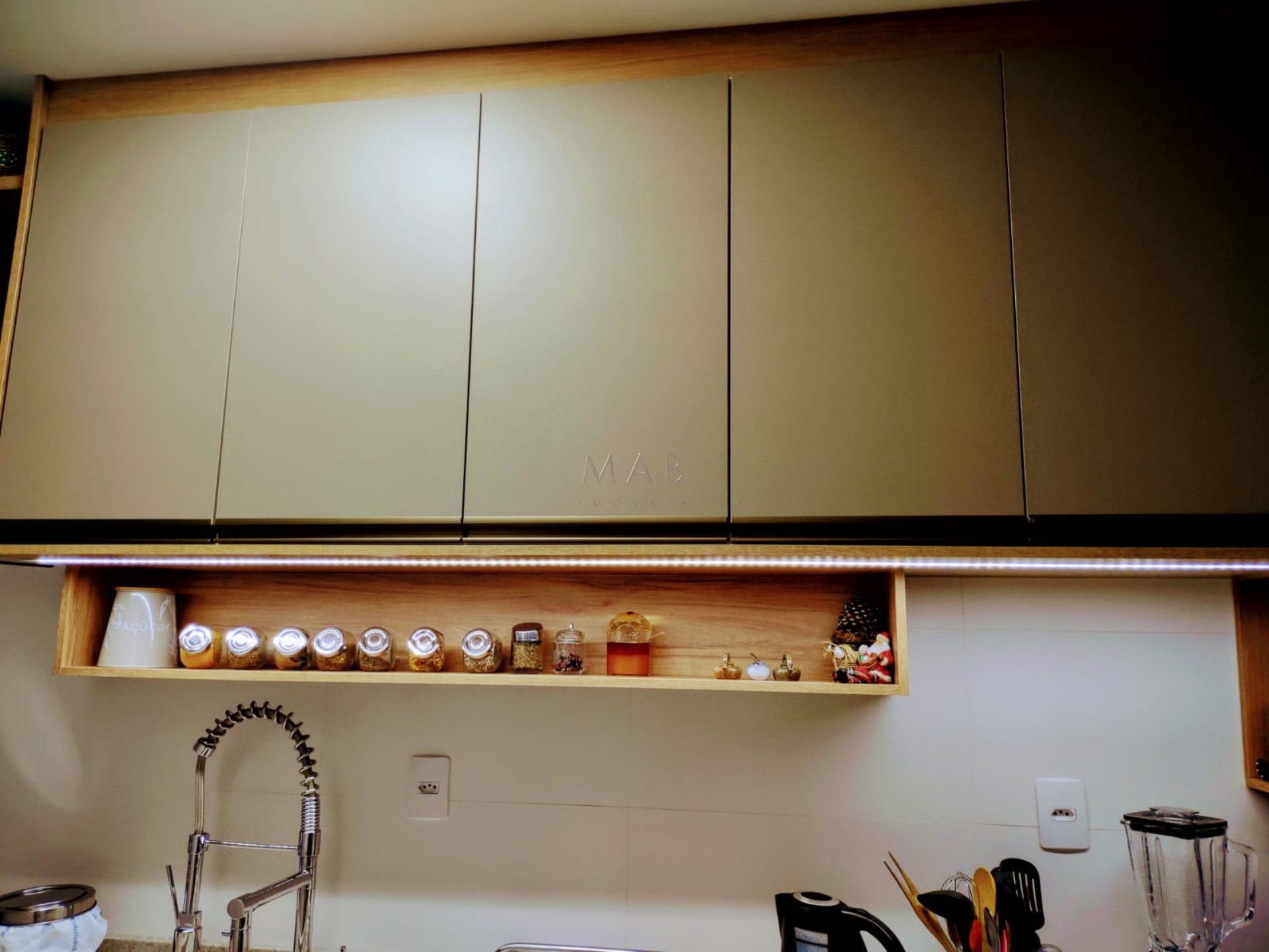 Apartamento para Venda, SEMIMOBILIADO, localizado à 500 metros do Mar, no Bairro Ingleses, Florianópolis SC!