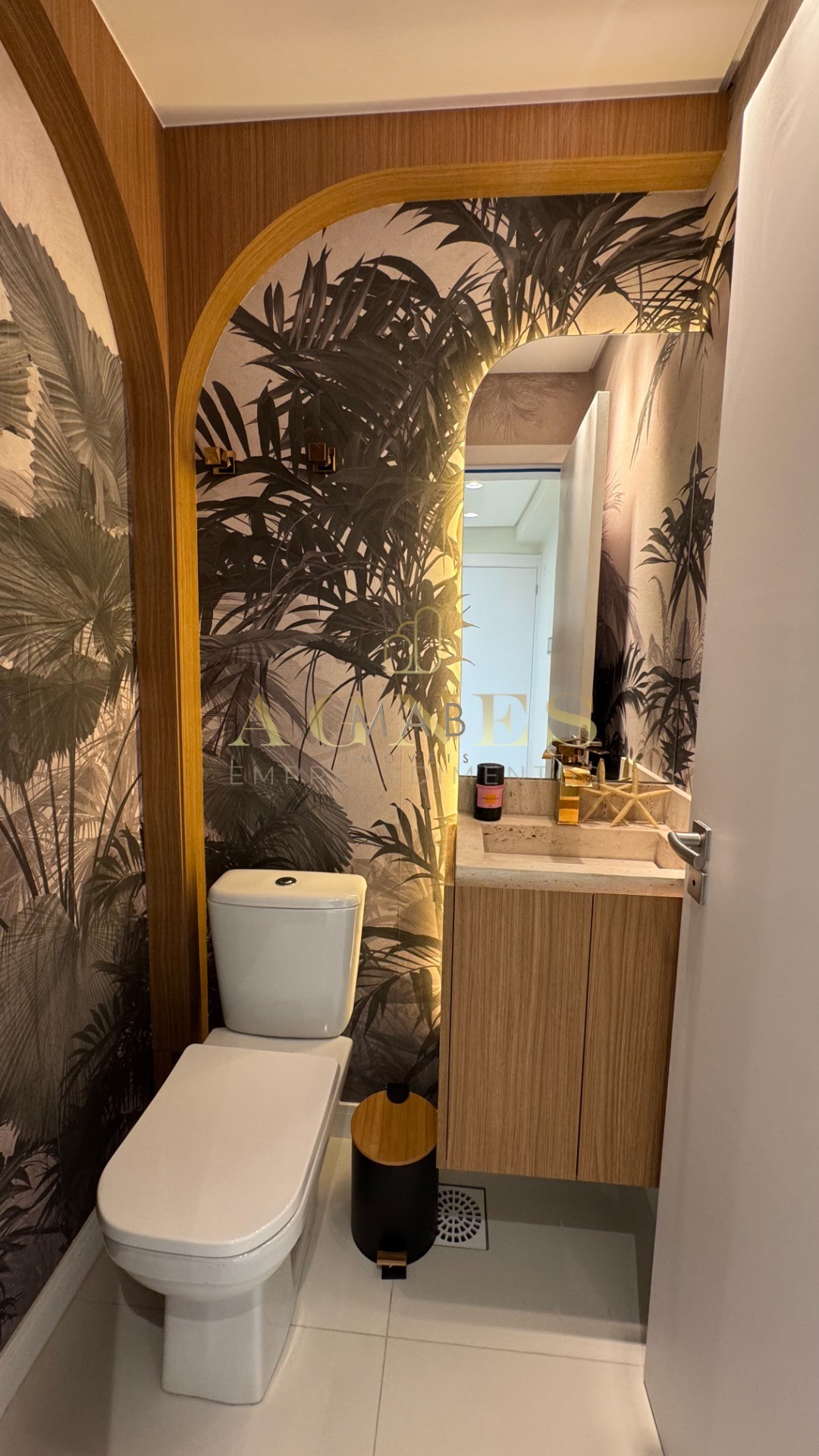 Lindo Apartamento à VENDA, VISTA MAR, a apenas 120 metros do MAR, na deslumbrante praia dos Ingleses - Florianópolis SC!