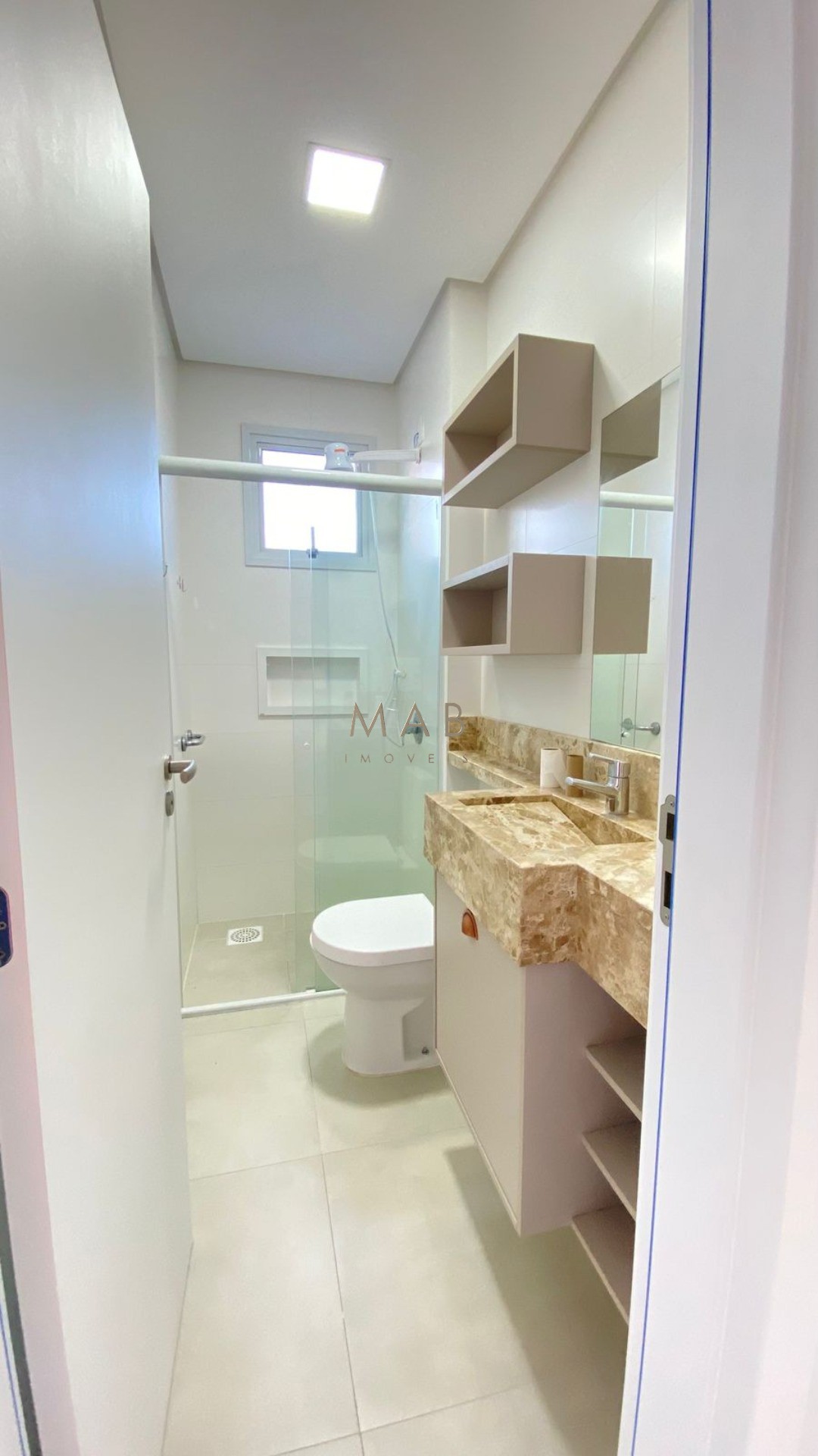 Apartamento para Venda, SEMIMOBILIADO, localizado à 500 metros do Mar, no Bairro Ingleses, Florianópolis SC!