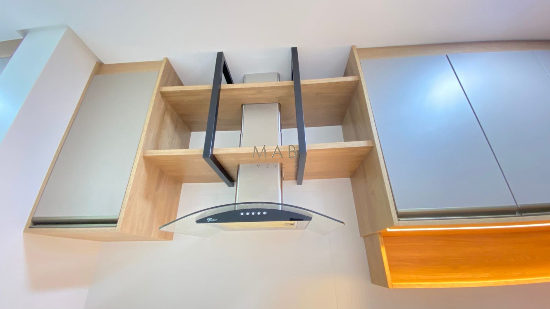 Apartamento para Venda, SEMIMOBILIADO, localizado à 500 metros do Mar, no Bairro Ingleses, Florianópolis SC!