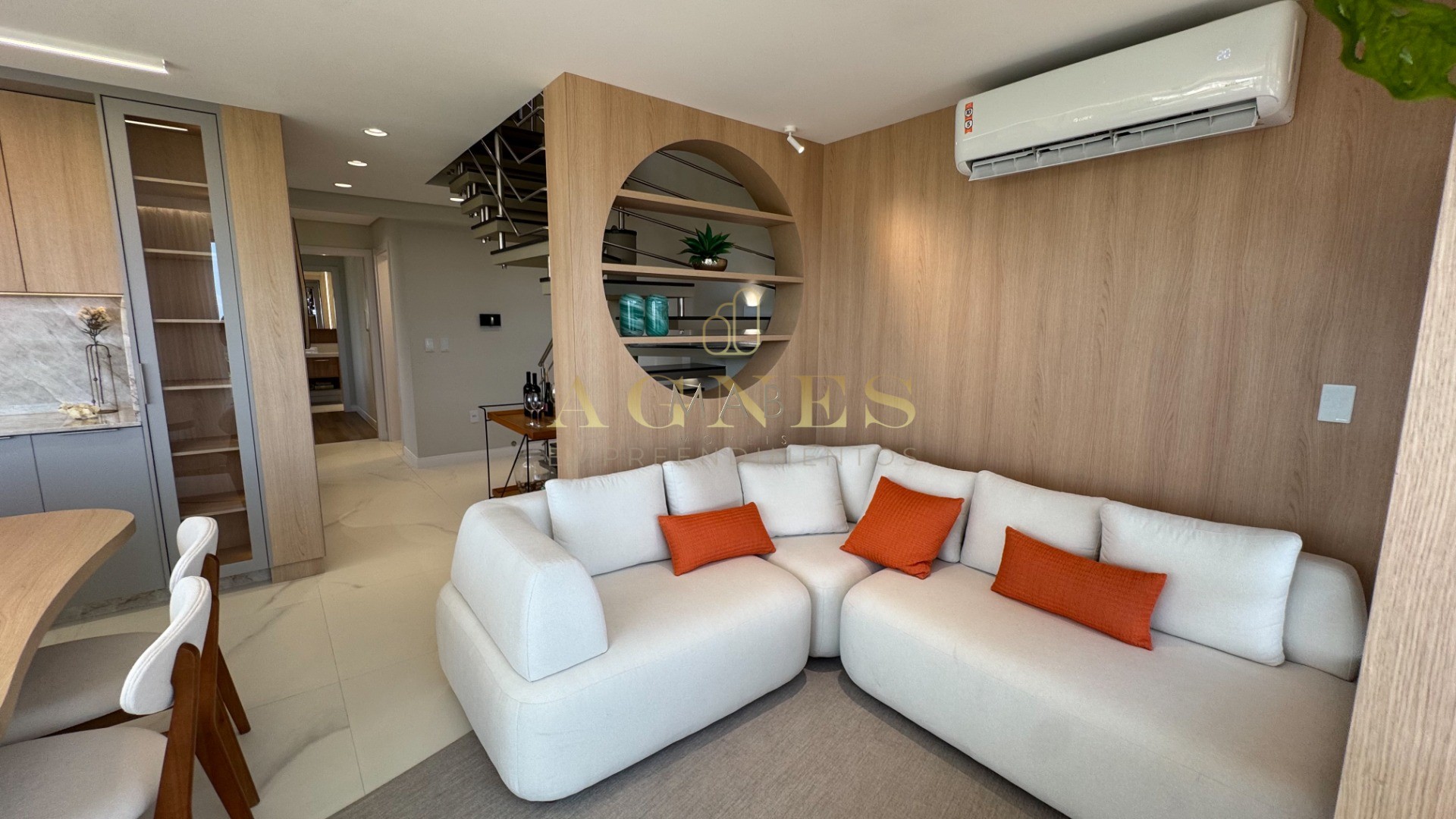 Lindo Apartamento à VENDA, VISTA MAR, a apenas 120 metros do MAR, na deslumbrante praia dos Ingleses - Florianópolis SC!