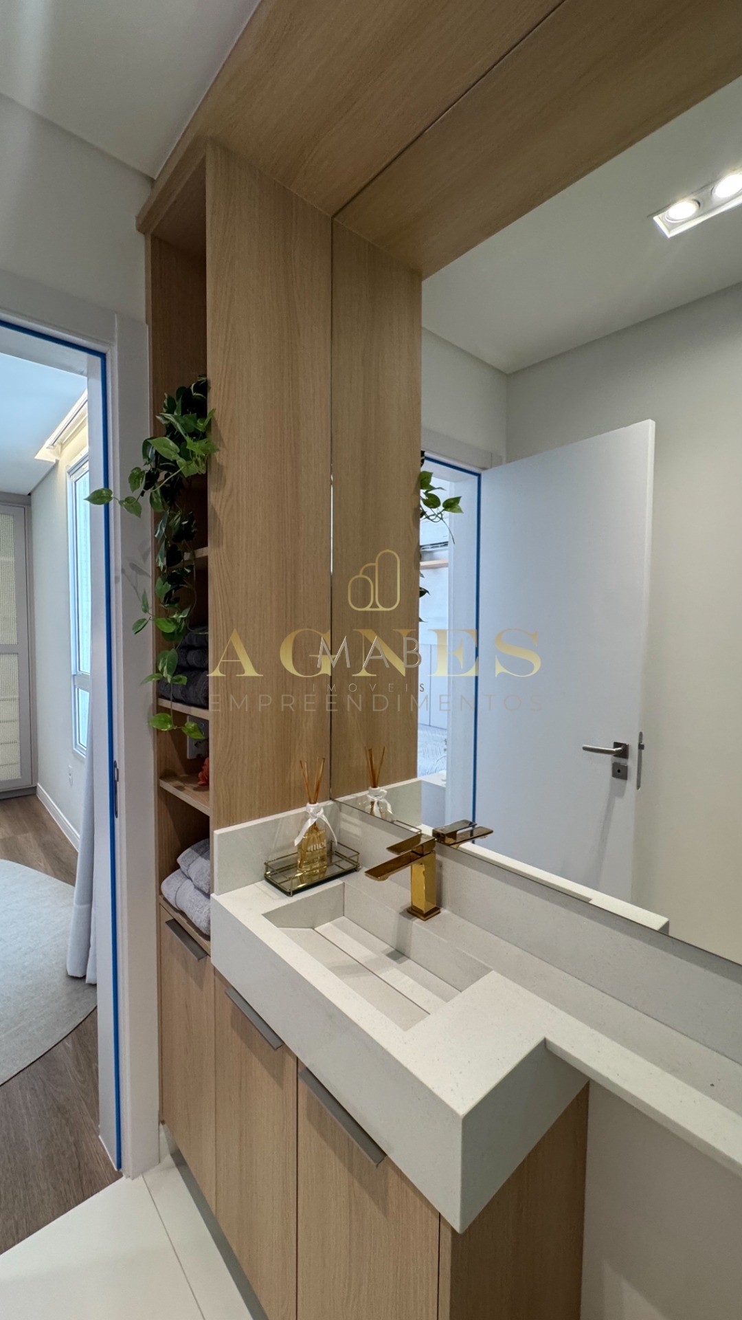 Lindo Apartamento à VENDA, VISTA MAR, a apenas 120 metros do MAR, na deslumbrante praia dos Ingleses - Florianópolis SC!