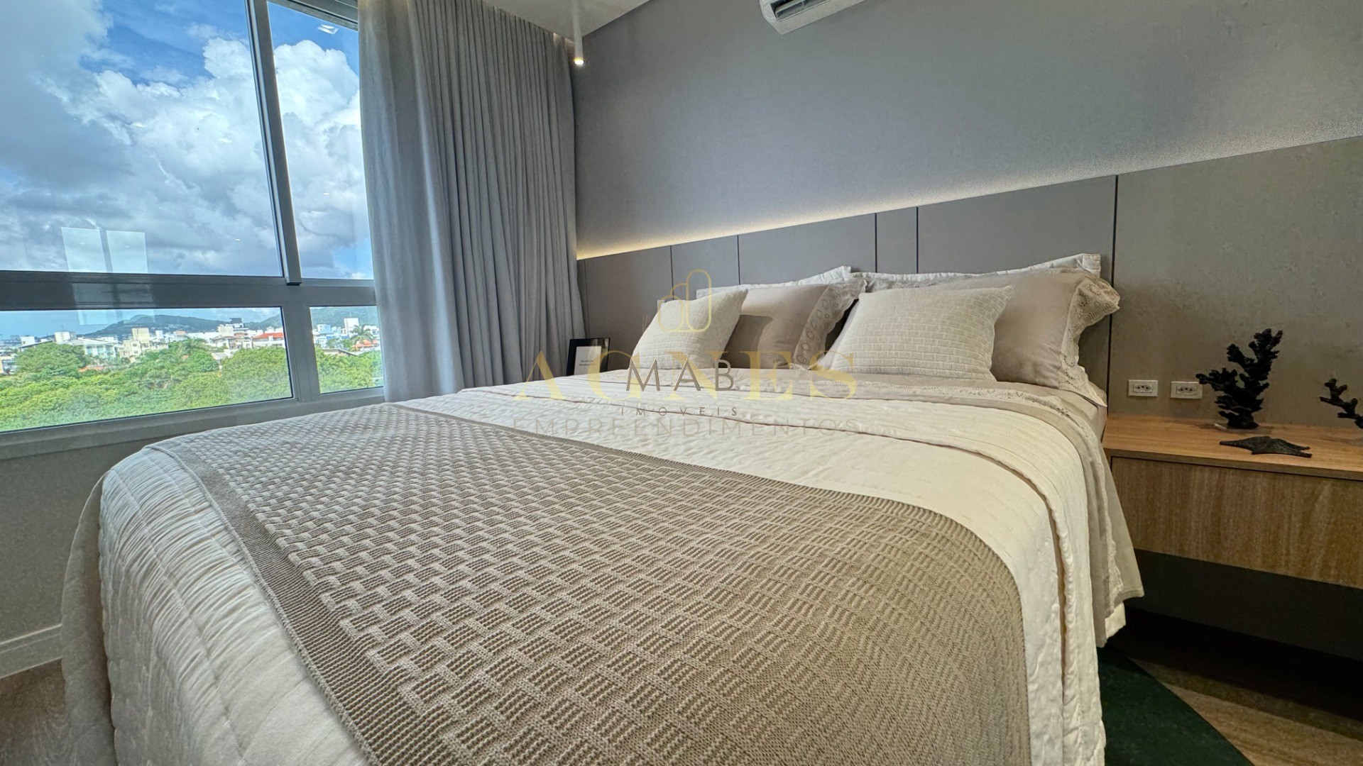 Lindo Apartamento à VENDA, VISTA MAR, a apenas 120 metros do MAR, na deslumbrante praia dos Ingleses - Florianópolis SC!