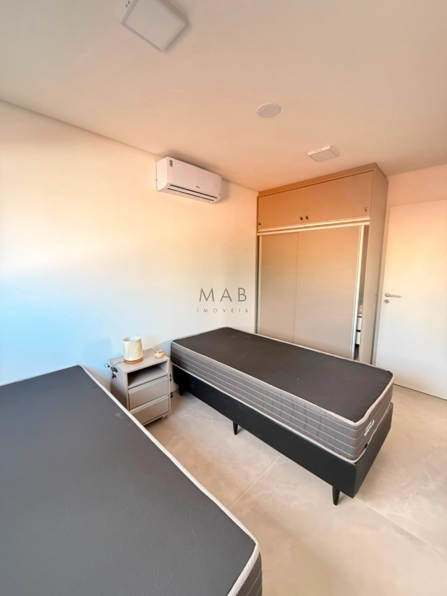 Apartamento com 2 Suítes à Venda no Saint Humbert Residence, a 80 metros da Praia dos Ingleses, Florianópolis/SC!