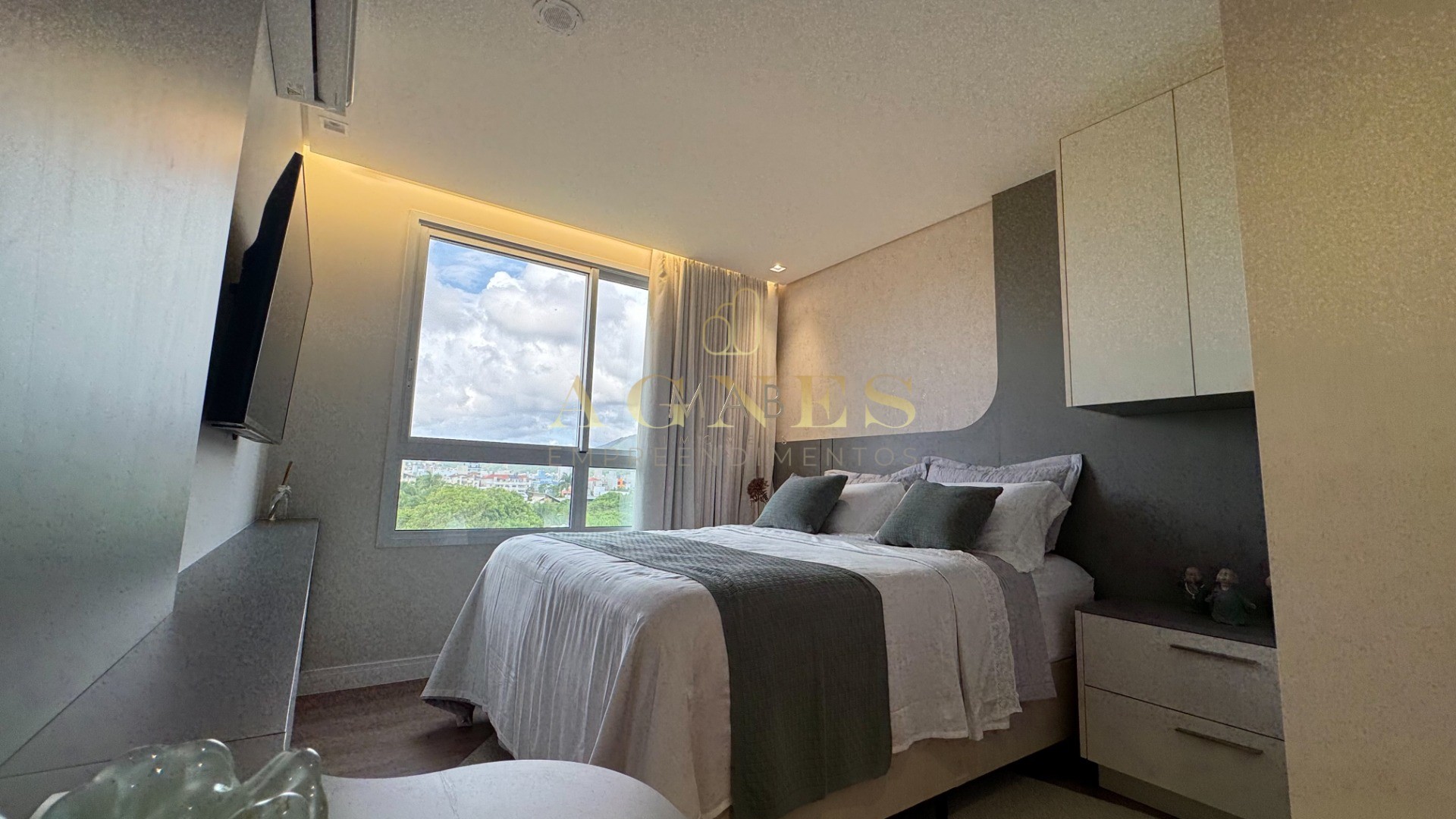 Lindo Apartamento à VENDA, VISTA MAR, a apenas 120 metros do MAR, na deslumbrante praia dos Ingleses - Florianópolis SC!
