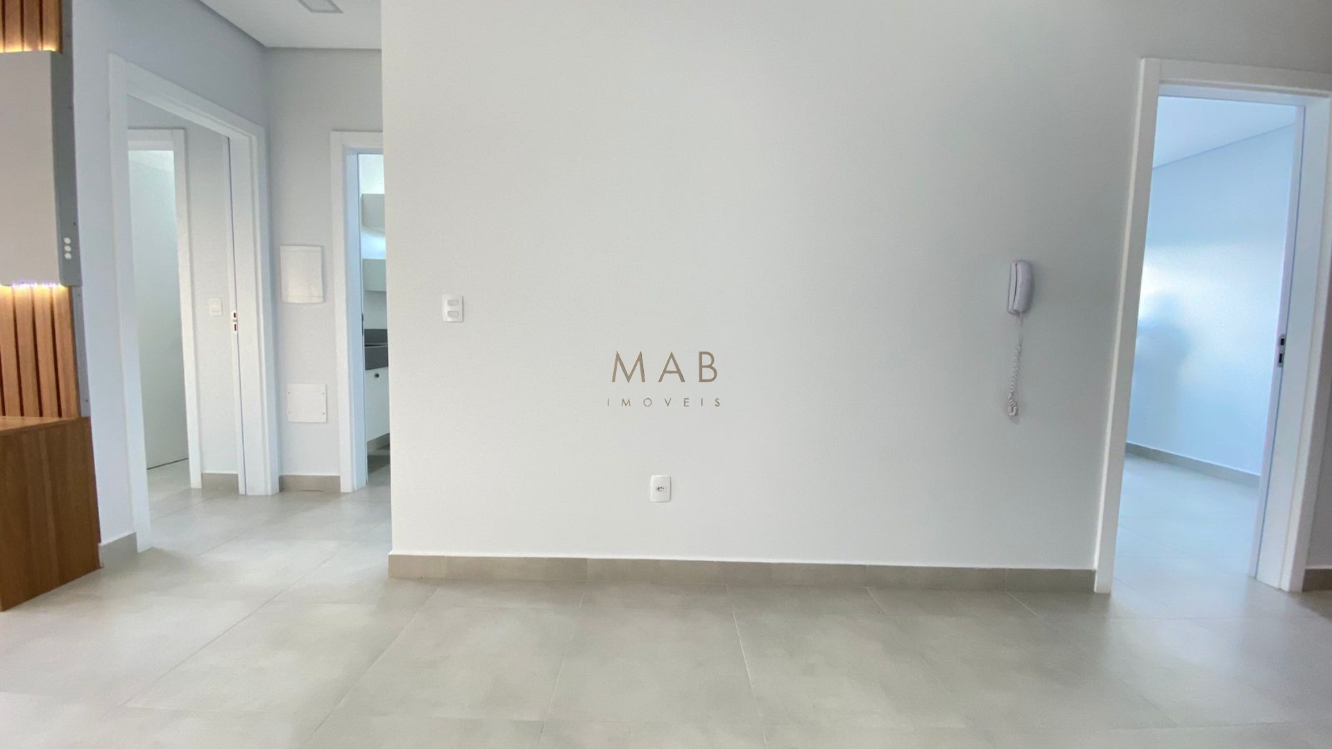 Apartamento para Venda, SEMIMOBILIADO, localizado à 500 metros do Mar, no Bairro Ingleses, Florianópolis SC!