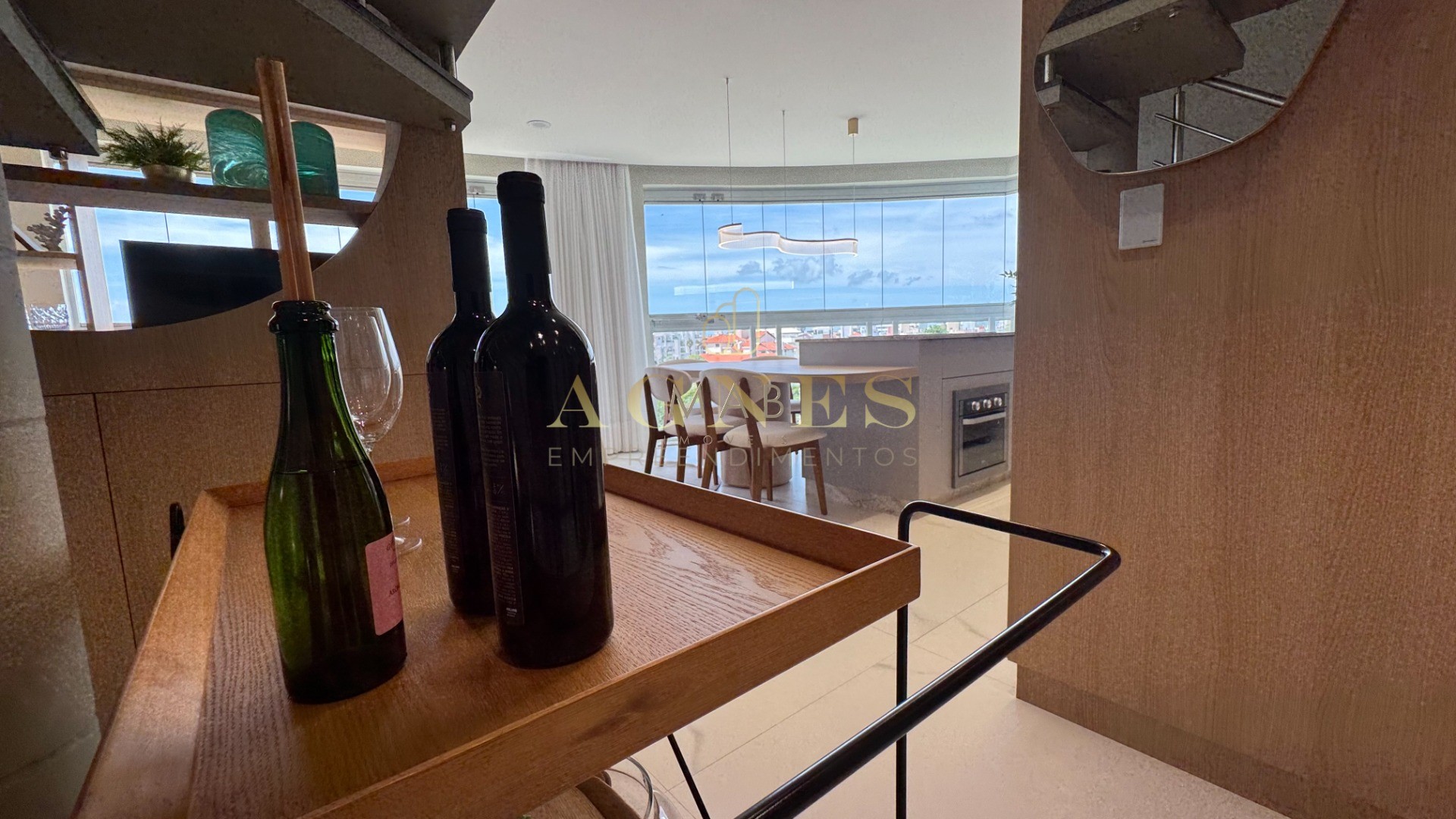 Lindo Apartamento à VENDA, VISTA MAR, a apenas 120 metros do MAR, na deslumbrante praia dos Ingleses - Florianópolis SC!