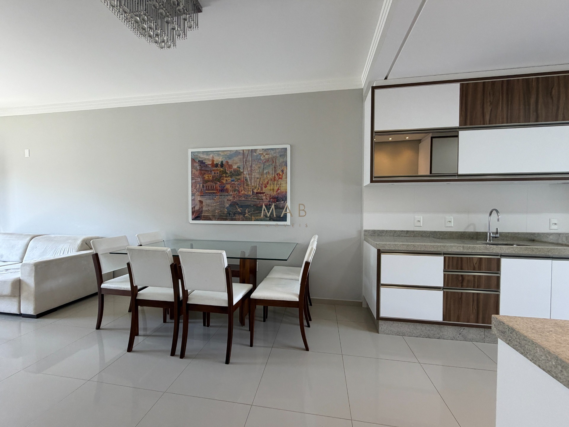 Casa térrea com 2 dormitórios, sendo 1 suíte, piscina privativa, espaço gourmet e 240m² de terreno no Jardim Nova Cachoeira, em Florianópolis.