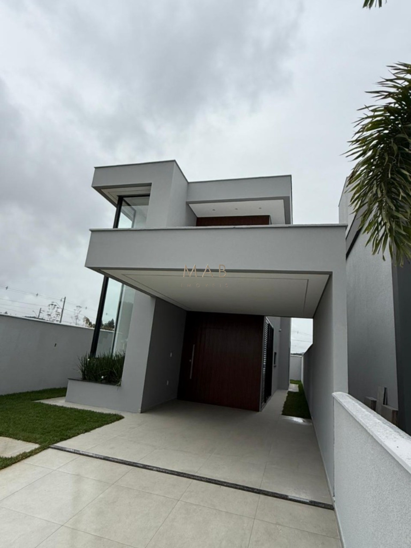 Imperdível oportunidade de adquirir casa em condomínio na cidade de Florianópolis-SC, com 3 quartos, 1 suíte, 2 salas, 2 banheiros, 1 vaga de garagem e 164,00 m² de área.