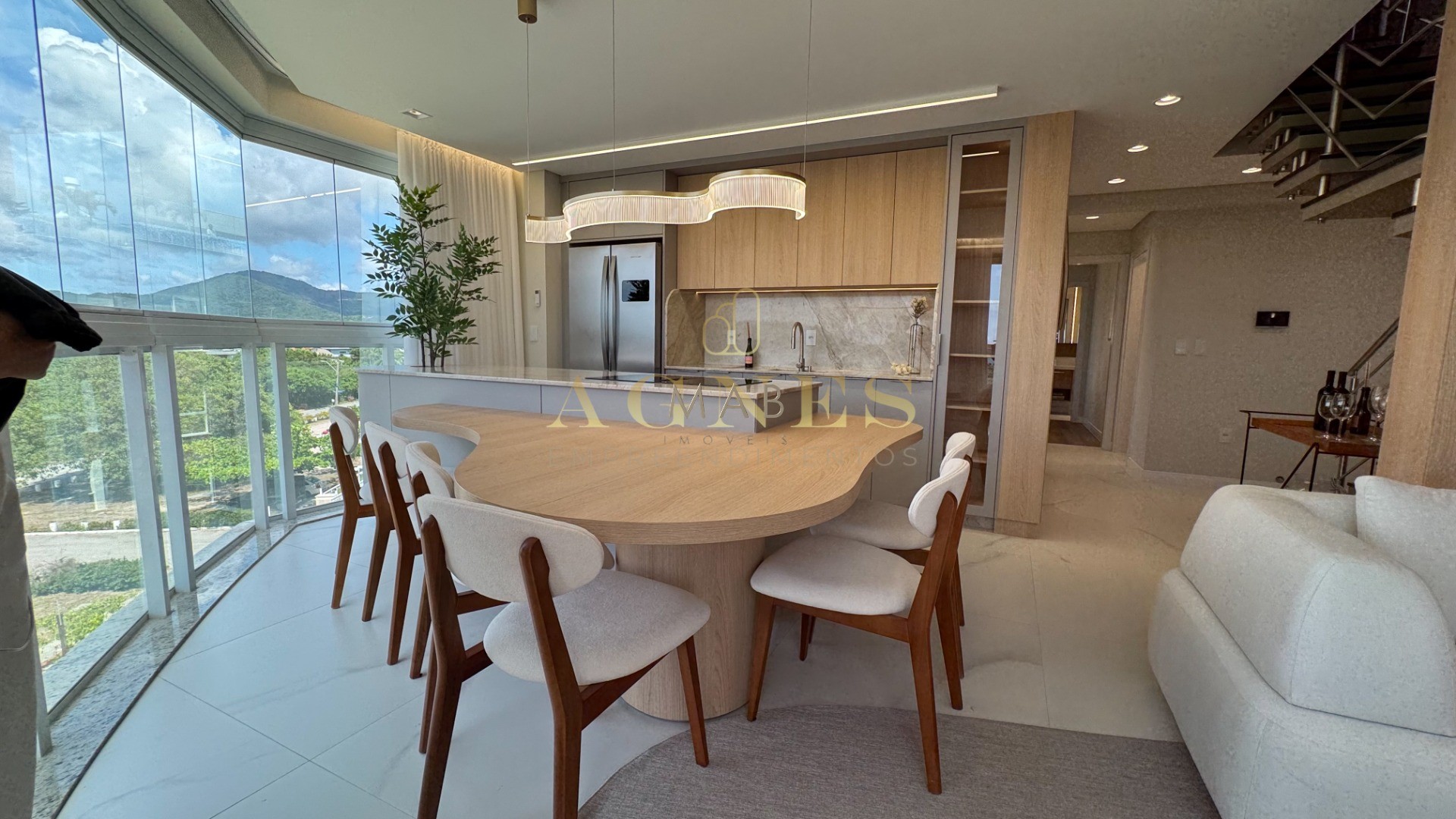 Lindo Apartamento à VENDA, VISTA MAR, a apenas 120 metros do MAR, na deslumbrante praia dos Ingleses - Florianópolis SC!