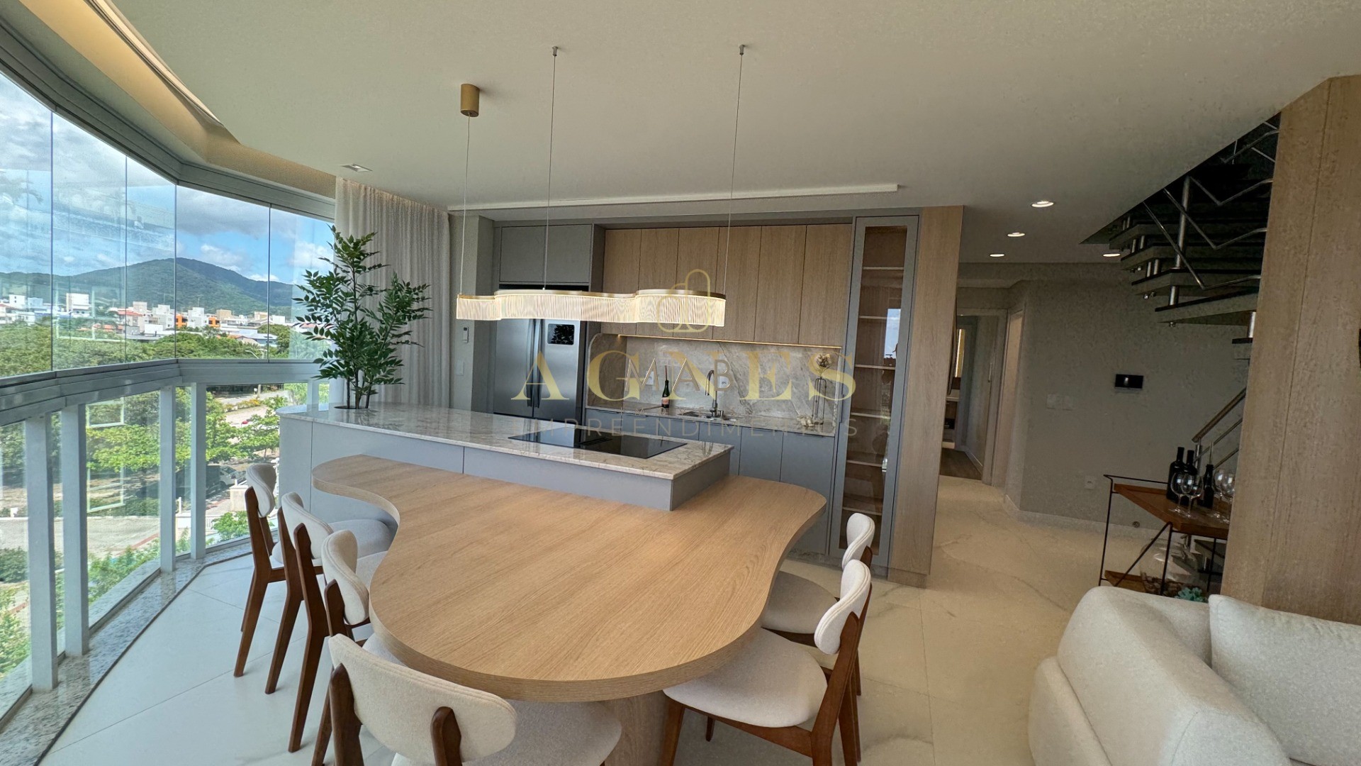 Lindo Apartamento à VENDA, VISTA MAR, a apenas 120 metros do MAR, na deslumbrante praia dos Ingleses - Florianópolis SC!