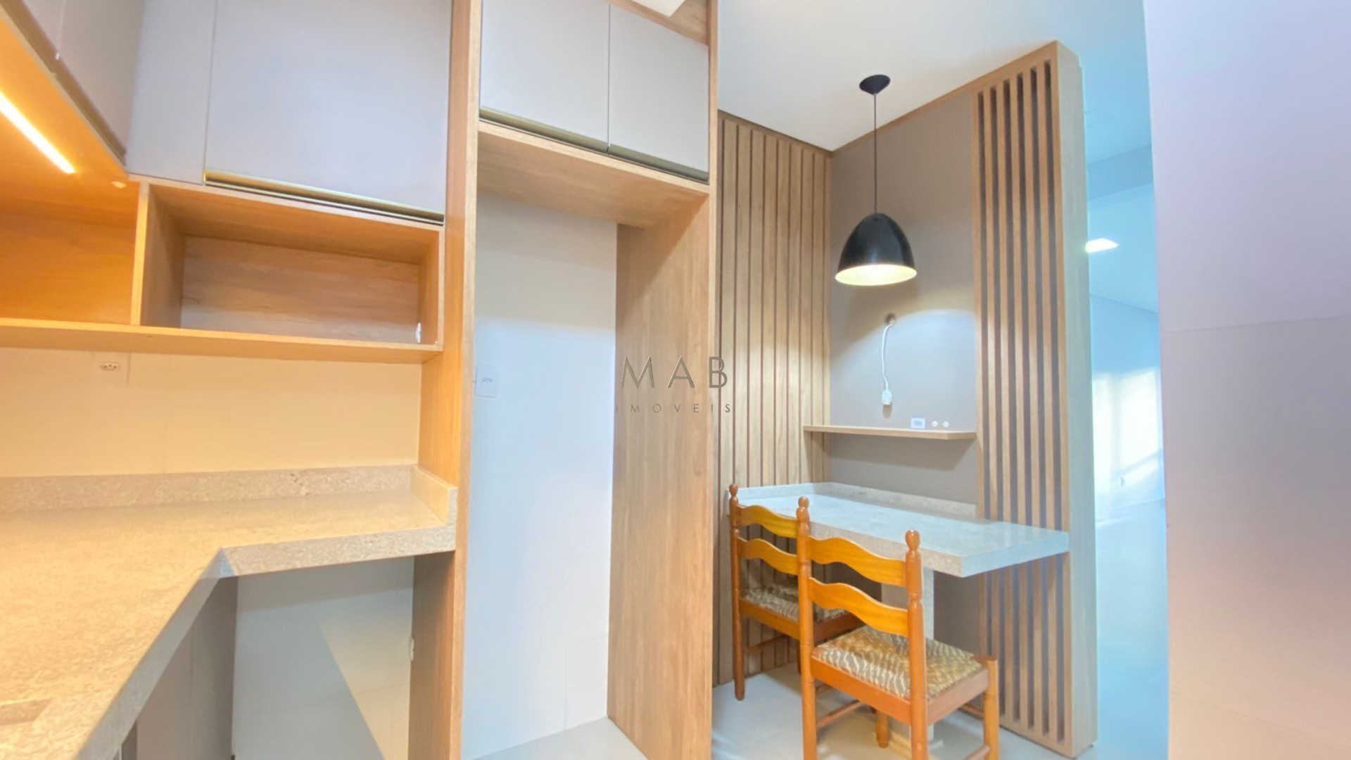 Apartamento para Venda, SEMIMOBILIADO, localizado à 500 metros do Mar, no Bairro Ingleses, Florianópolis SC!