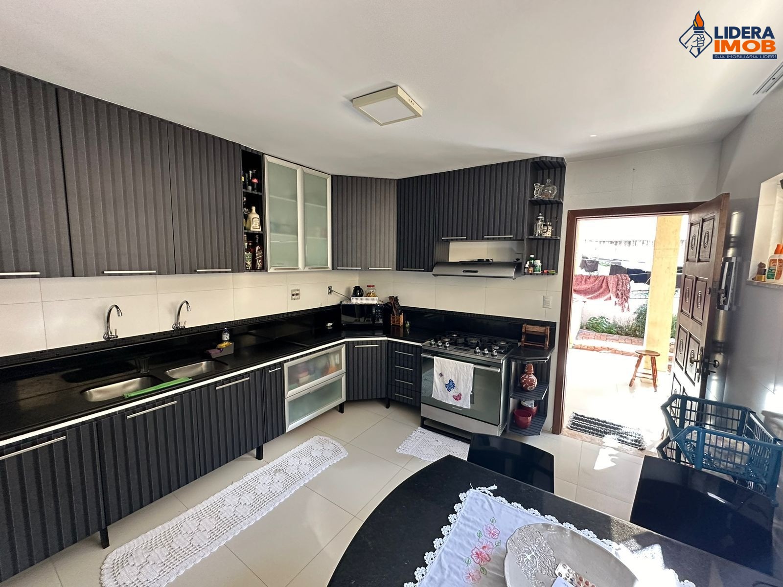 Casa, 5 quartos, 292 m² - Foto 1