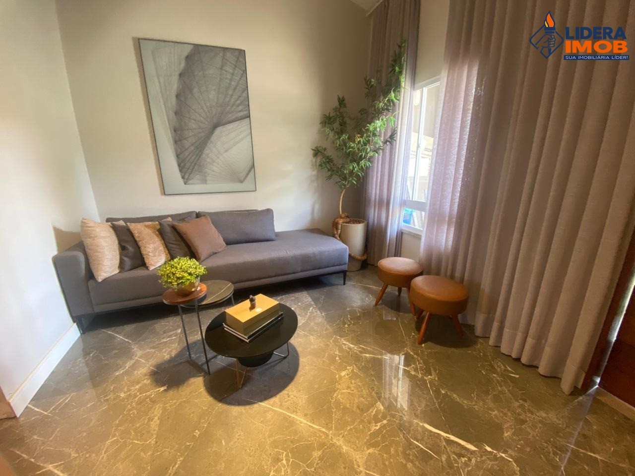 Casa, 4 quartos, 220 m² - Foto 1