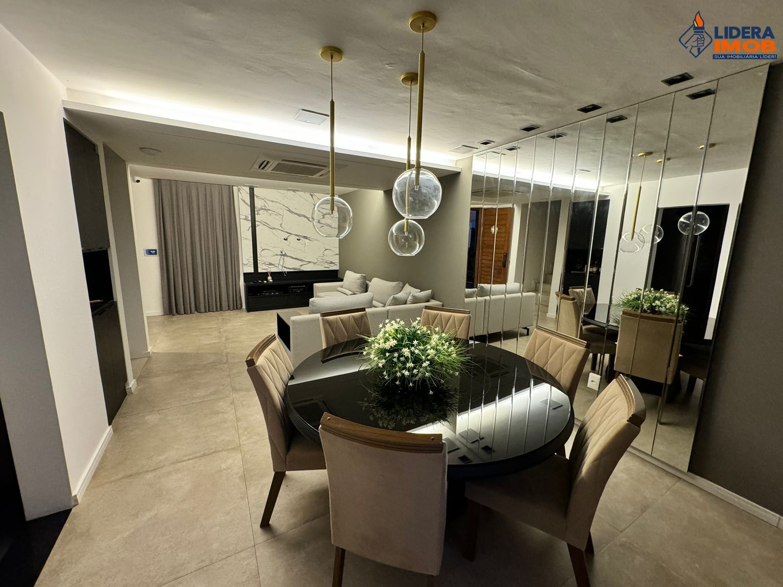 Casa, 3 quartos, 281 m² - Foto 2