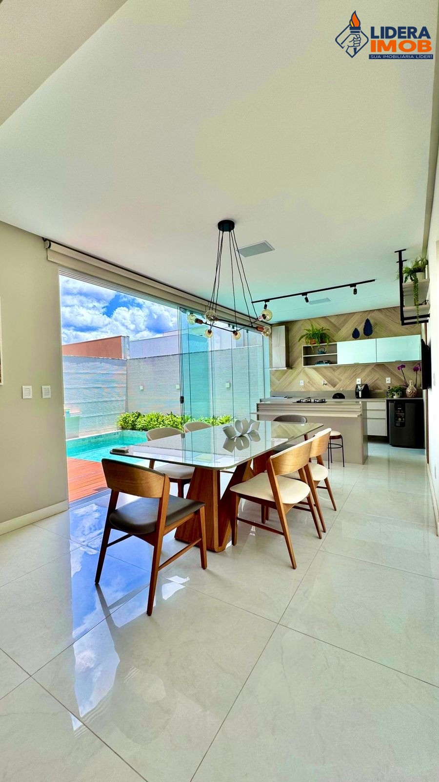 Casa, 3 quartos, 250 m² - Foto 1