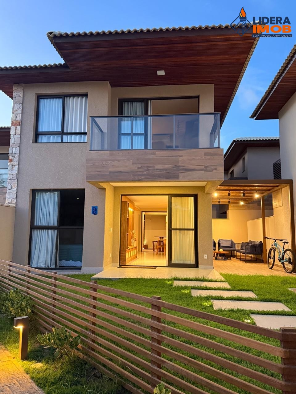 Casa, 4 quartos, 270 m² - Foto 1