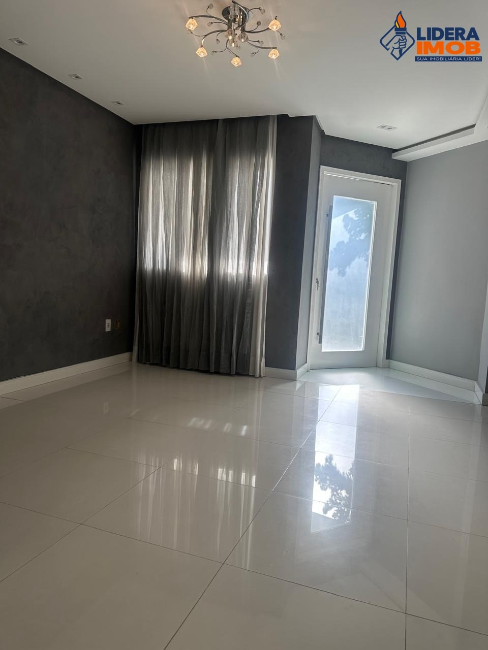 Casa, 4 quartos, 210 m² - Foto 1