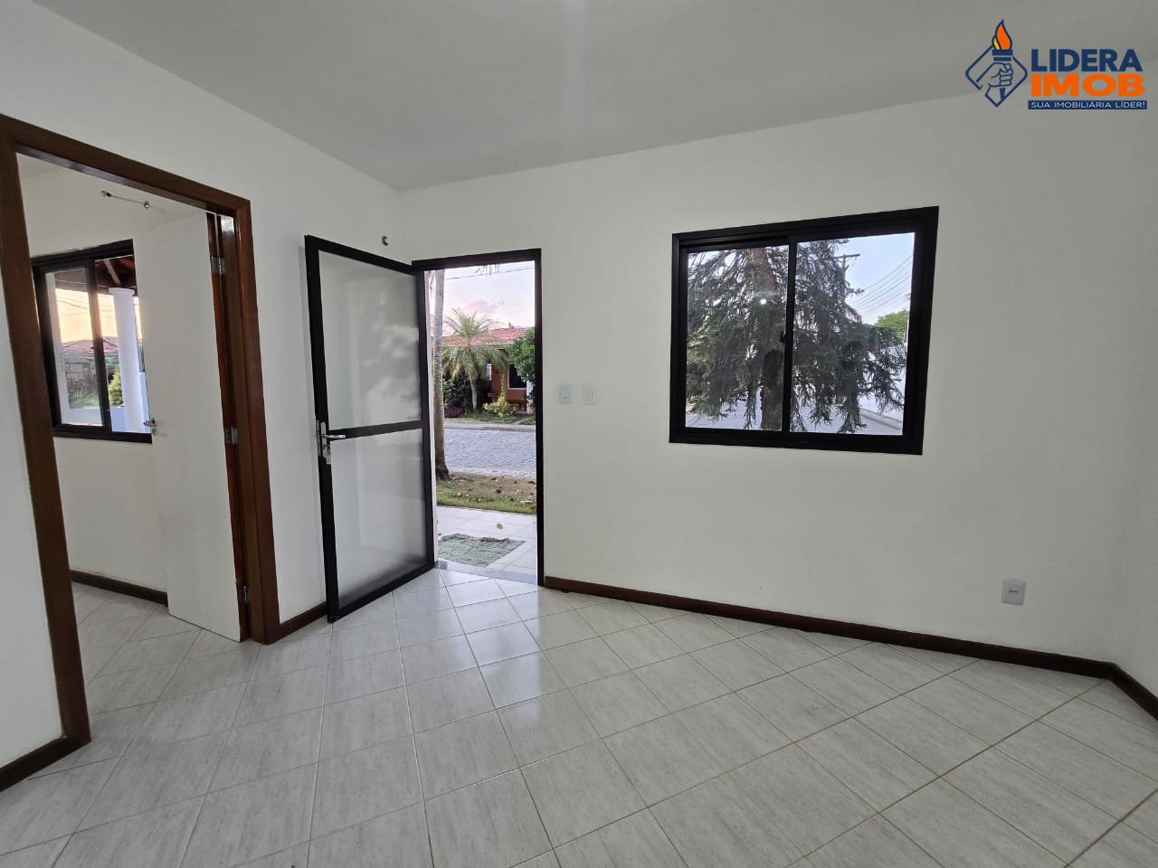 Casa, 4 quartos, 240 m² - Foto 1