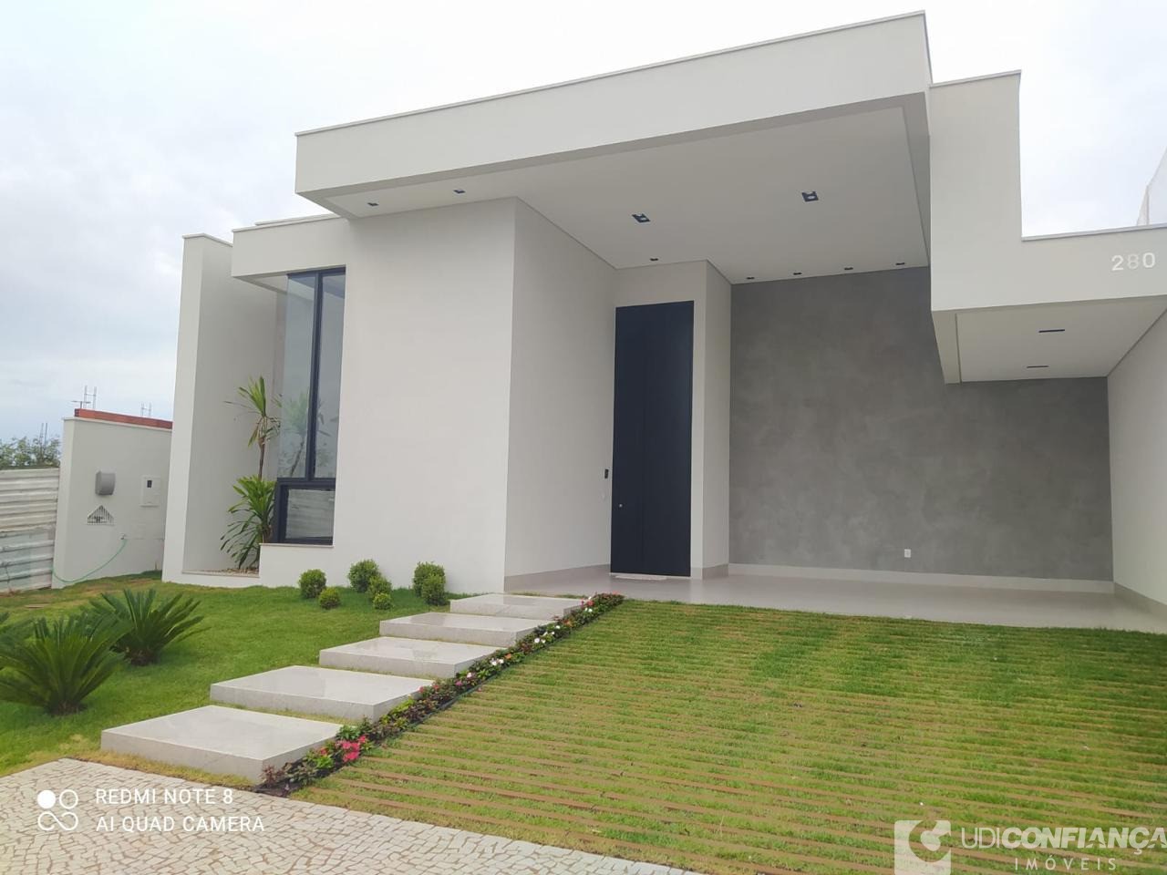 Casa, 4 quartos, 237 m² - Foto 1