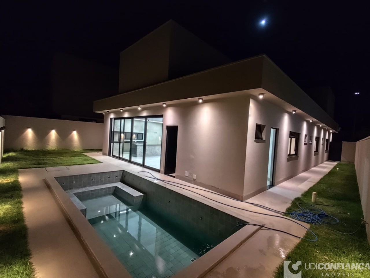 Casa, 3 quartos, 238 m² - Foto 1