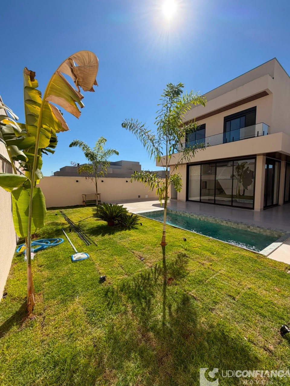 Casa, 4 quartos, 257 m² - Foto 1