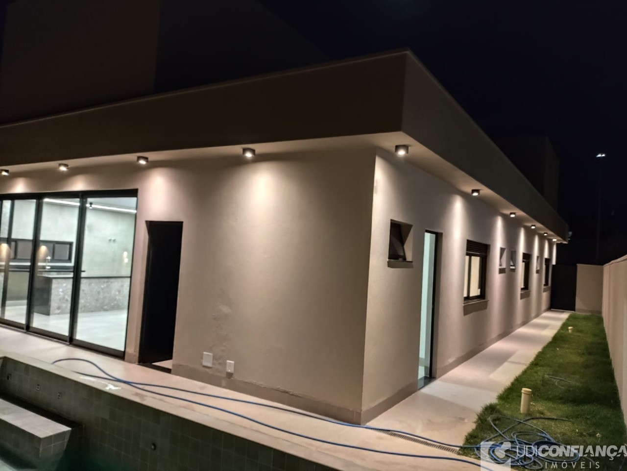 Casa, 3 quartos, 238 m² - Foto 3