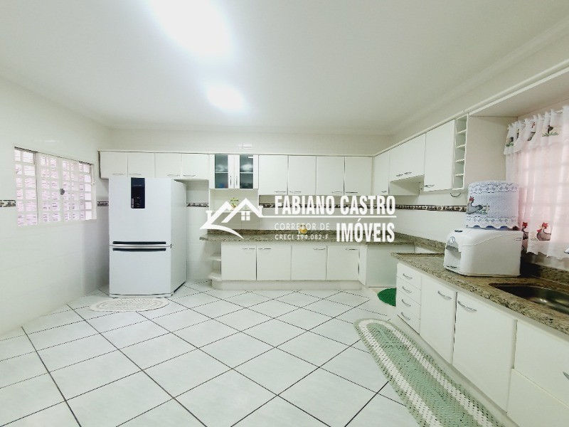 Casa com 3 quartos à venda — foto 12 de 34