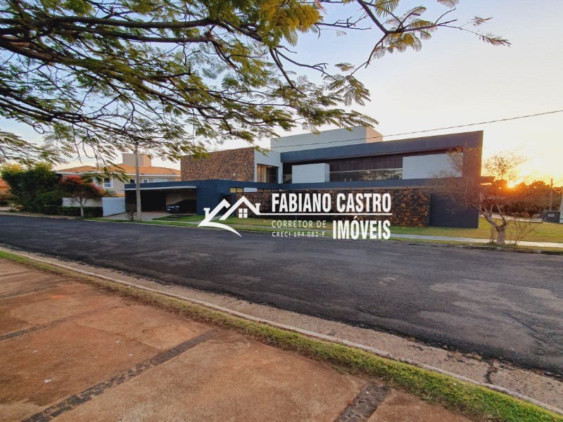 Casa de Condomínio com 4 quartos à venda — foto 1 de 27