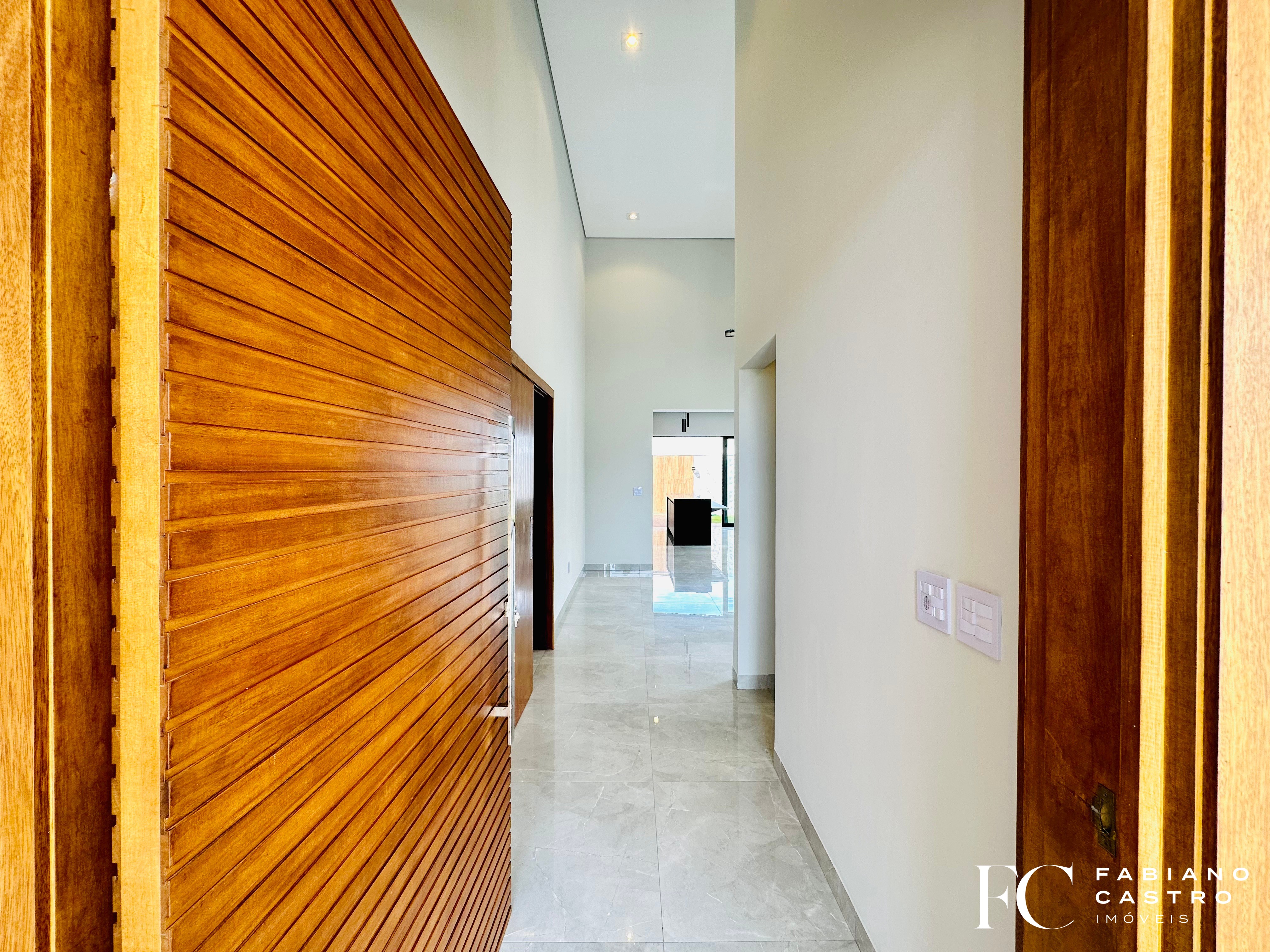 Casa de Condomínio com 3 quartos à venda — foto 2 de 32