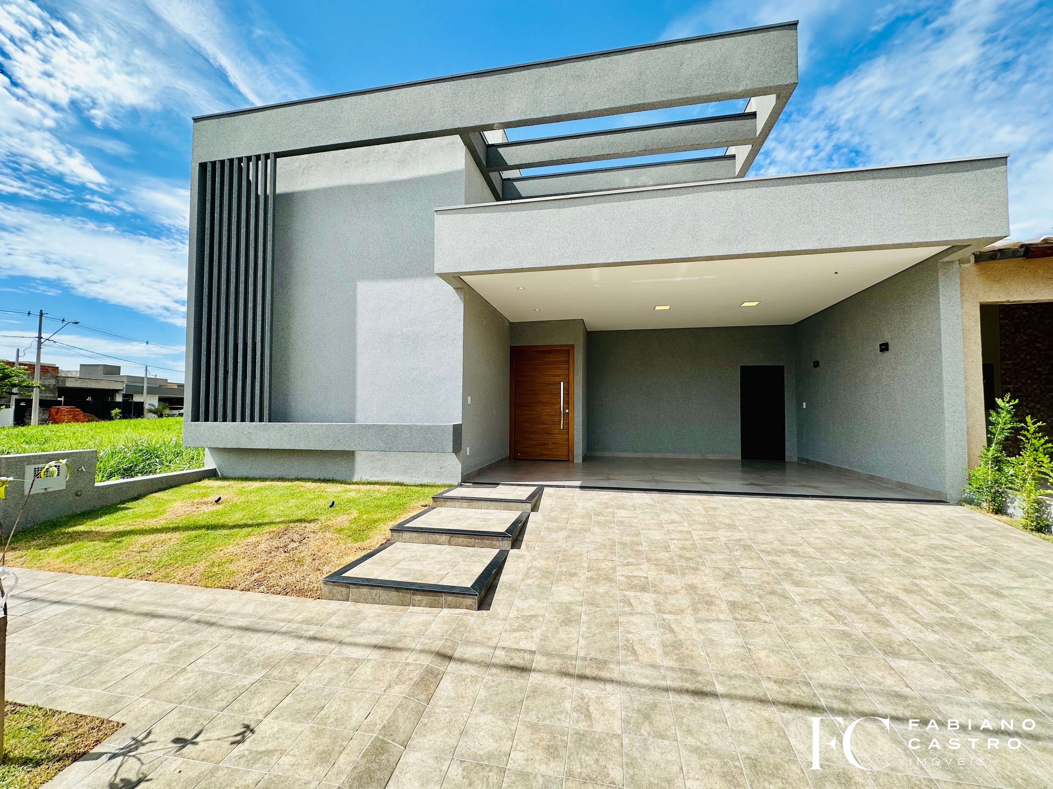 Casa de Condomínio com 3 quartos à venda — foto 1 de 32
