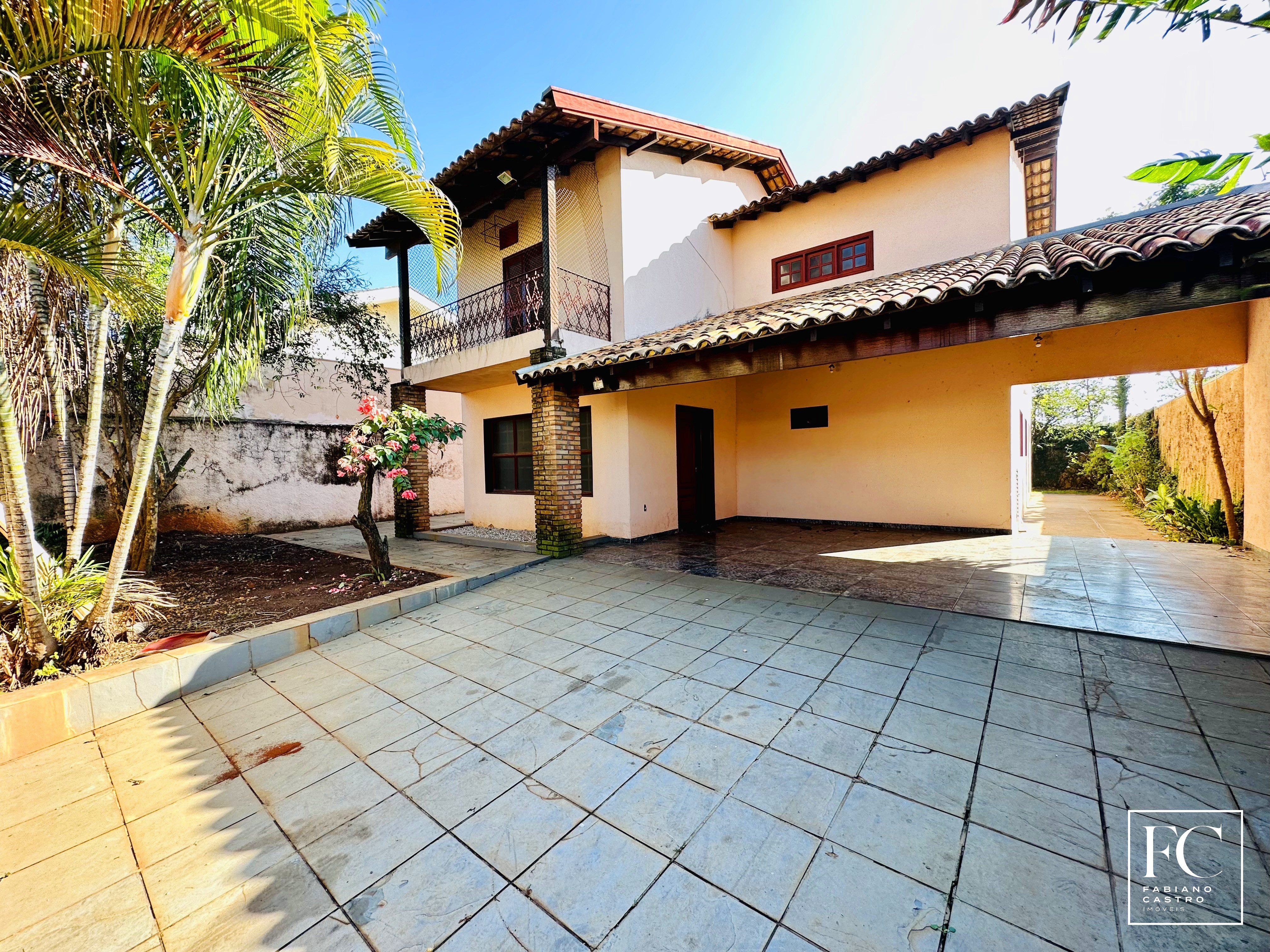 Casa com 3 quartos à venda — foto 2 de 32