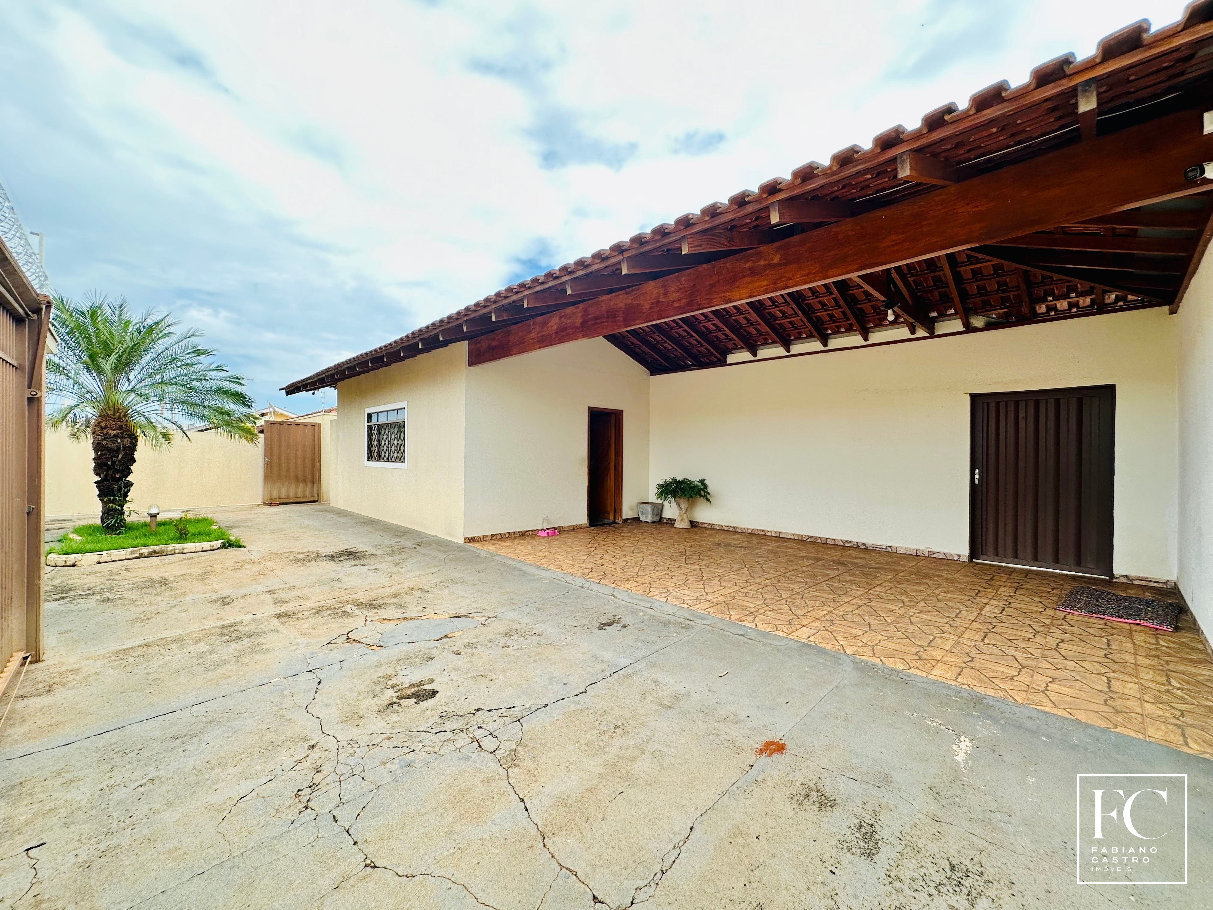Casa com 3 quartos à venda — foto 2 de 23