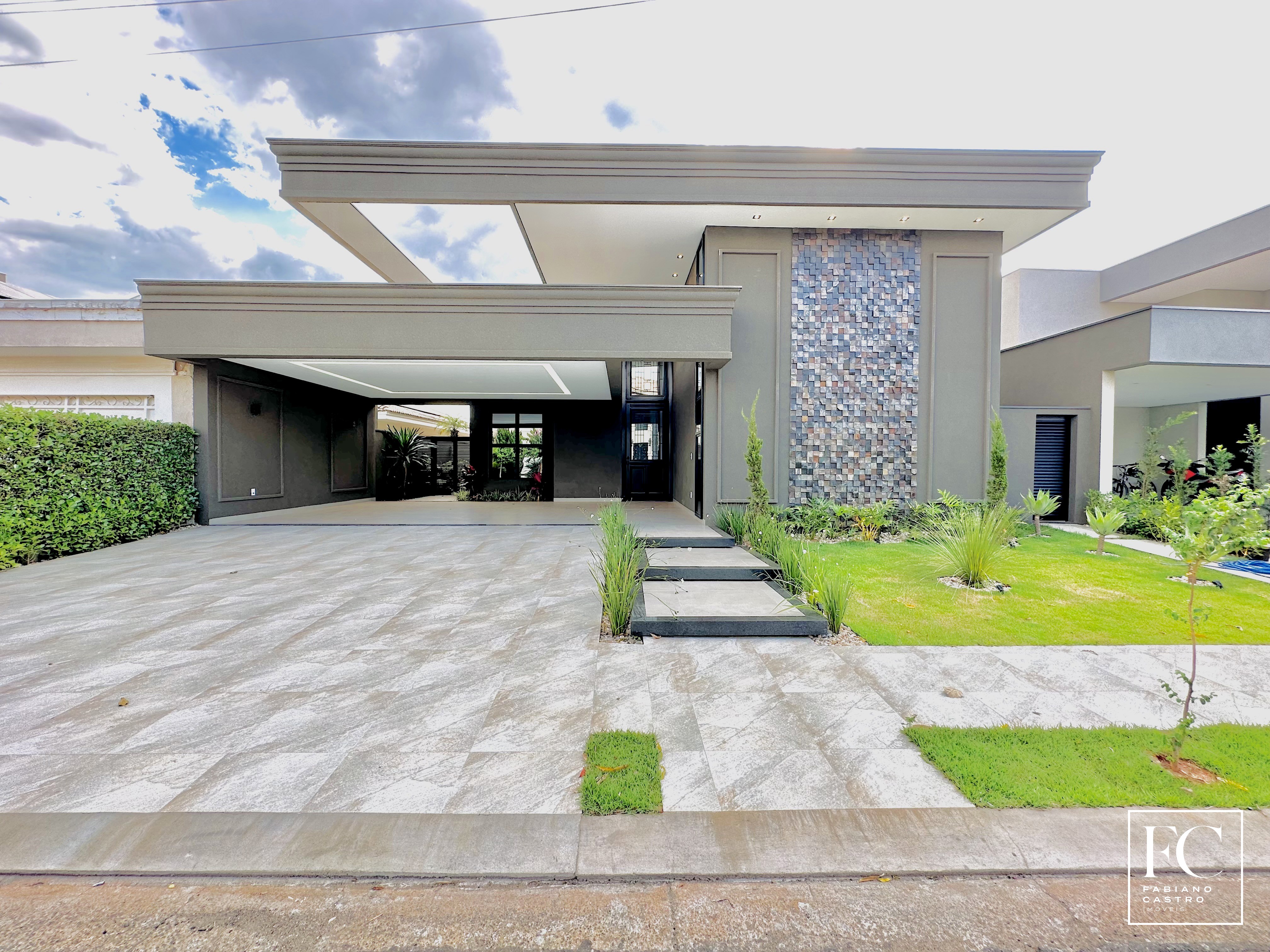 Casa de Condomínio com 4 quartos à venda — foto 1 de 27