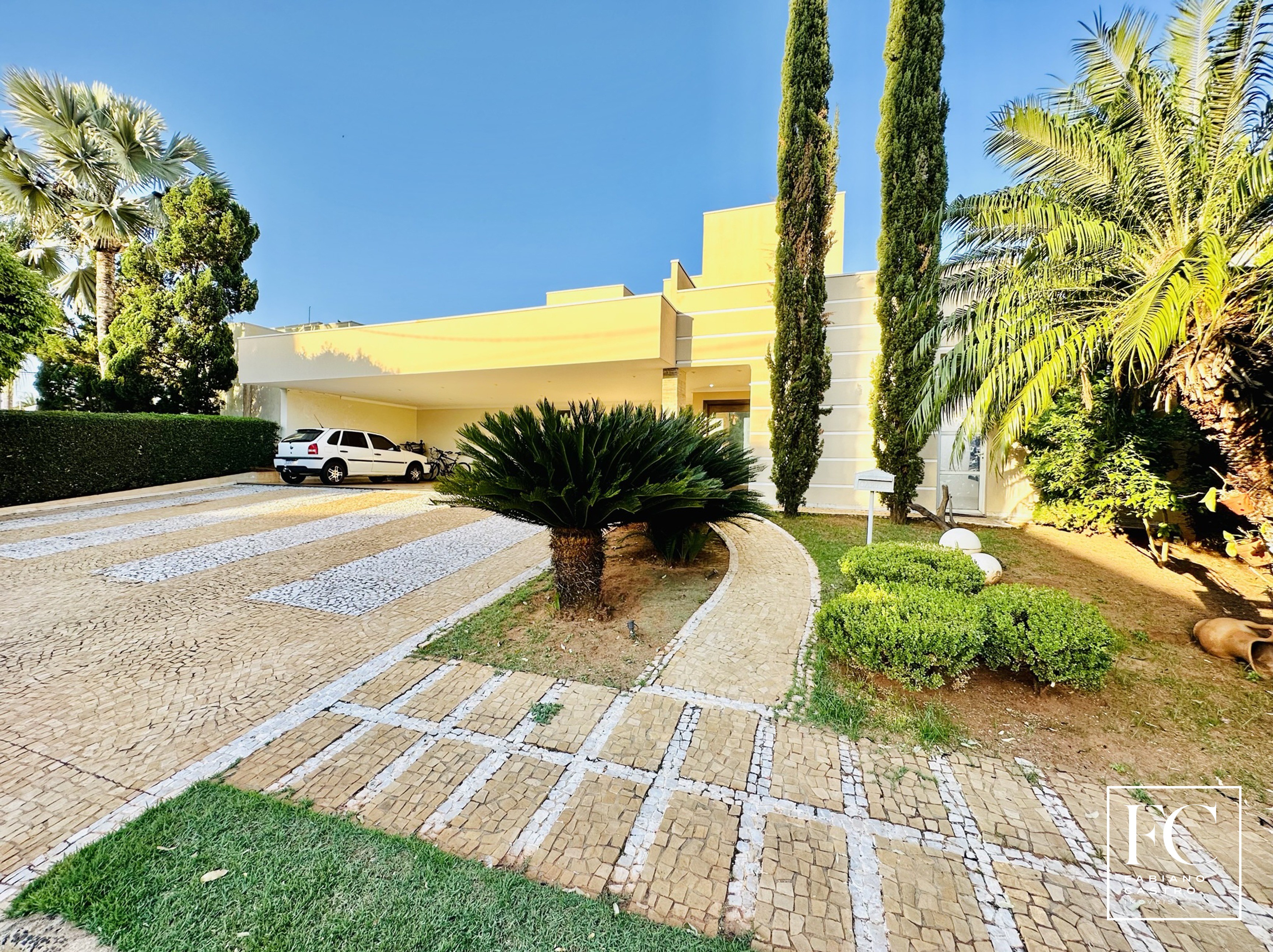 Casa de Condomínio com 4 quartos à venda — foto 2 de 35