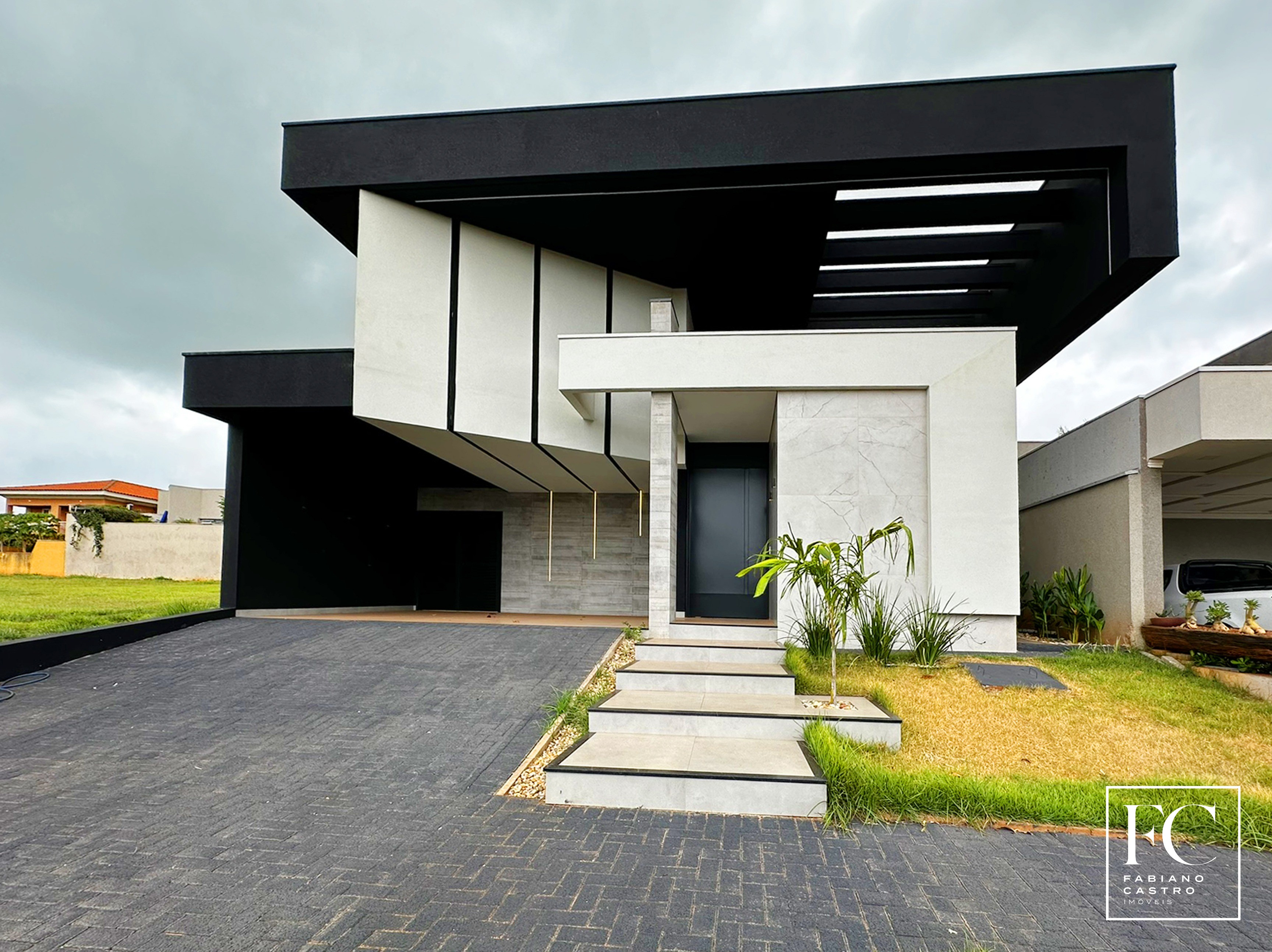 Casa de Condomínio com 3 quartos à venda — foto 1 de 40