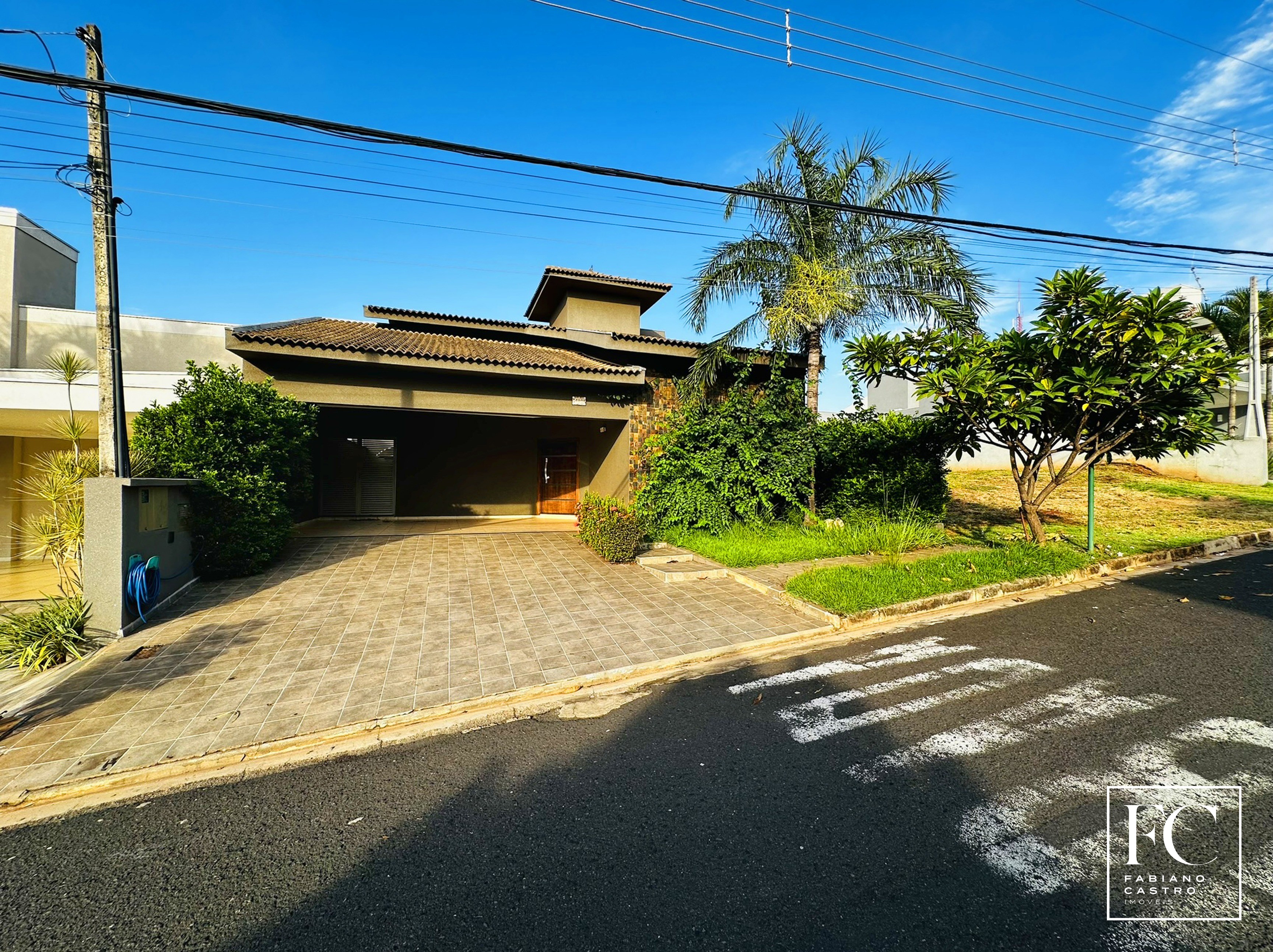 Casa de Condomínio com 3 quartos à venda — foto 2 de 29