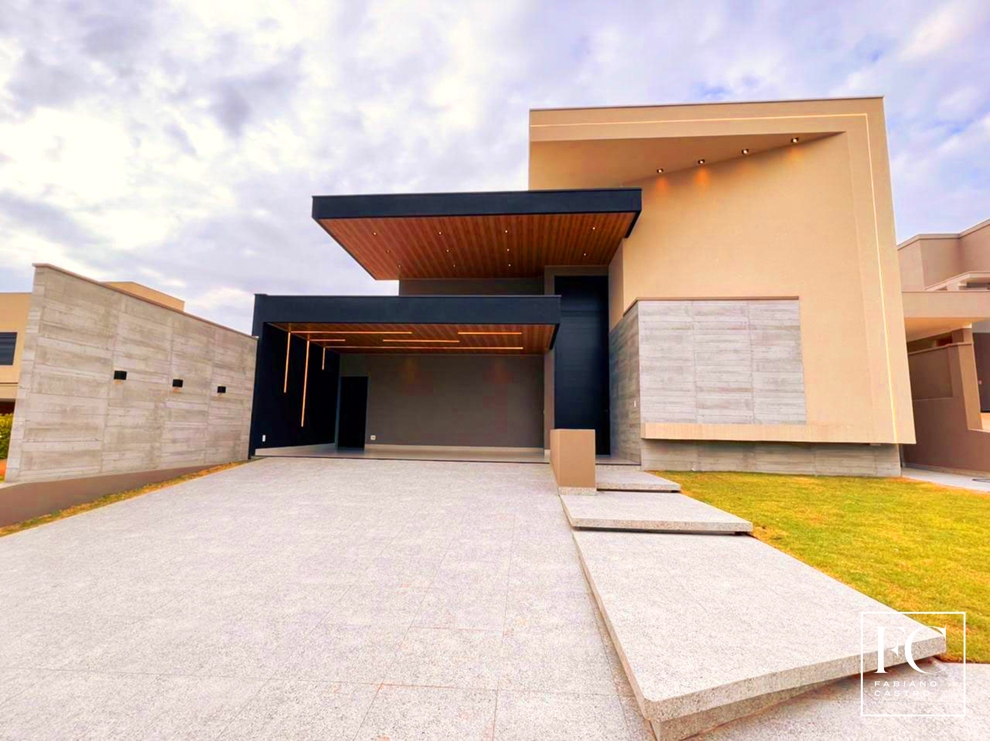 Casa de Condomínio com 4 quartos à venda — foto 1 de 26