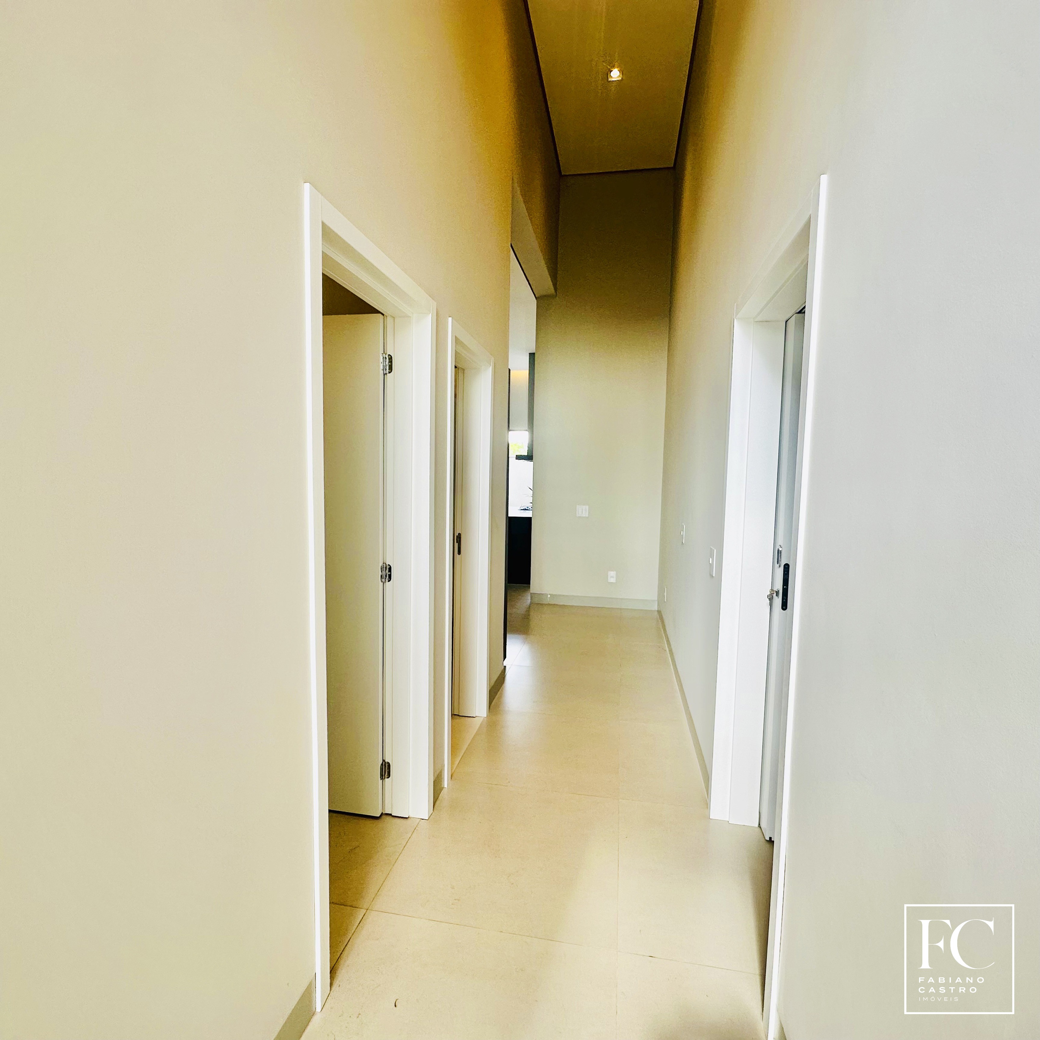 Casa de Condomínio com 3 quartos à venda — foto 2 de 26