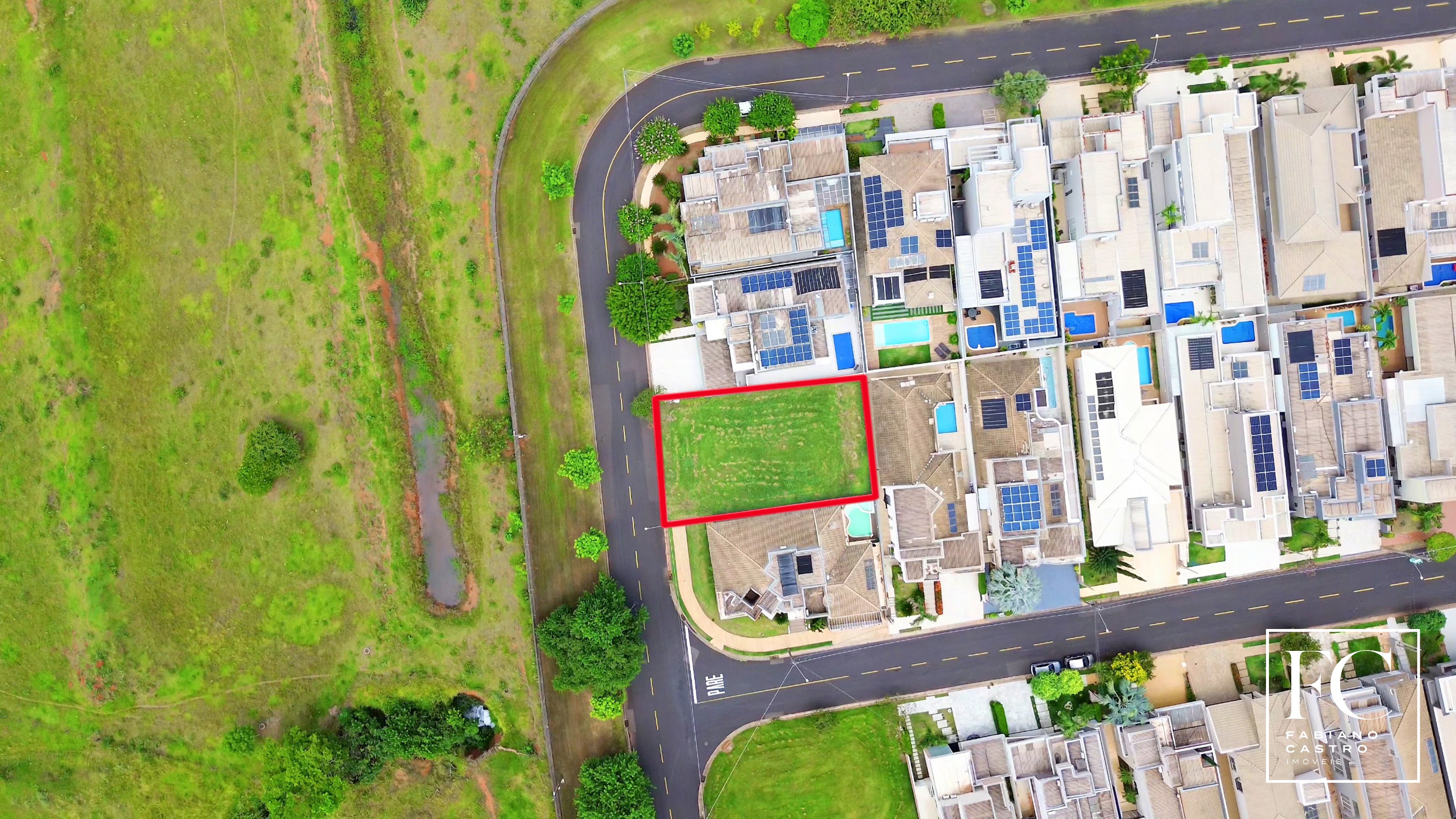 Terreno / Lote / Condomínio  à venda, 440m² — foto 1 de 3